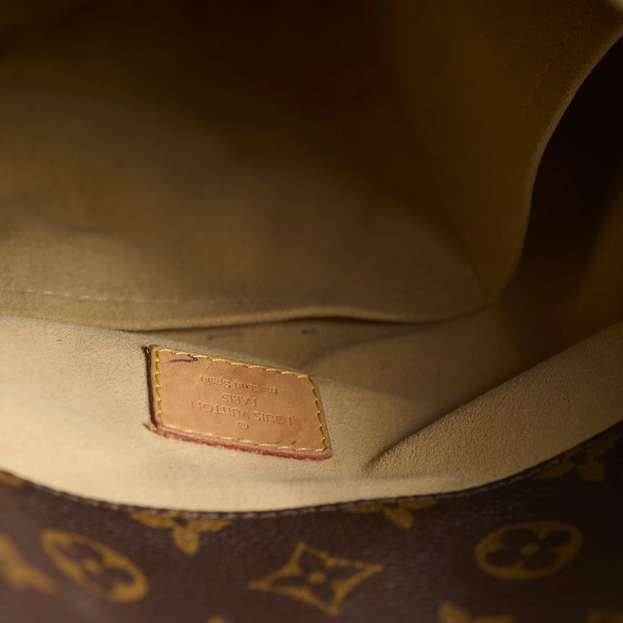 Louis Vuitton Artsy MM Monogram