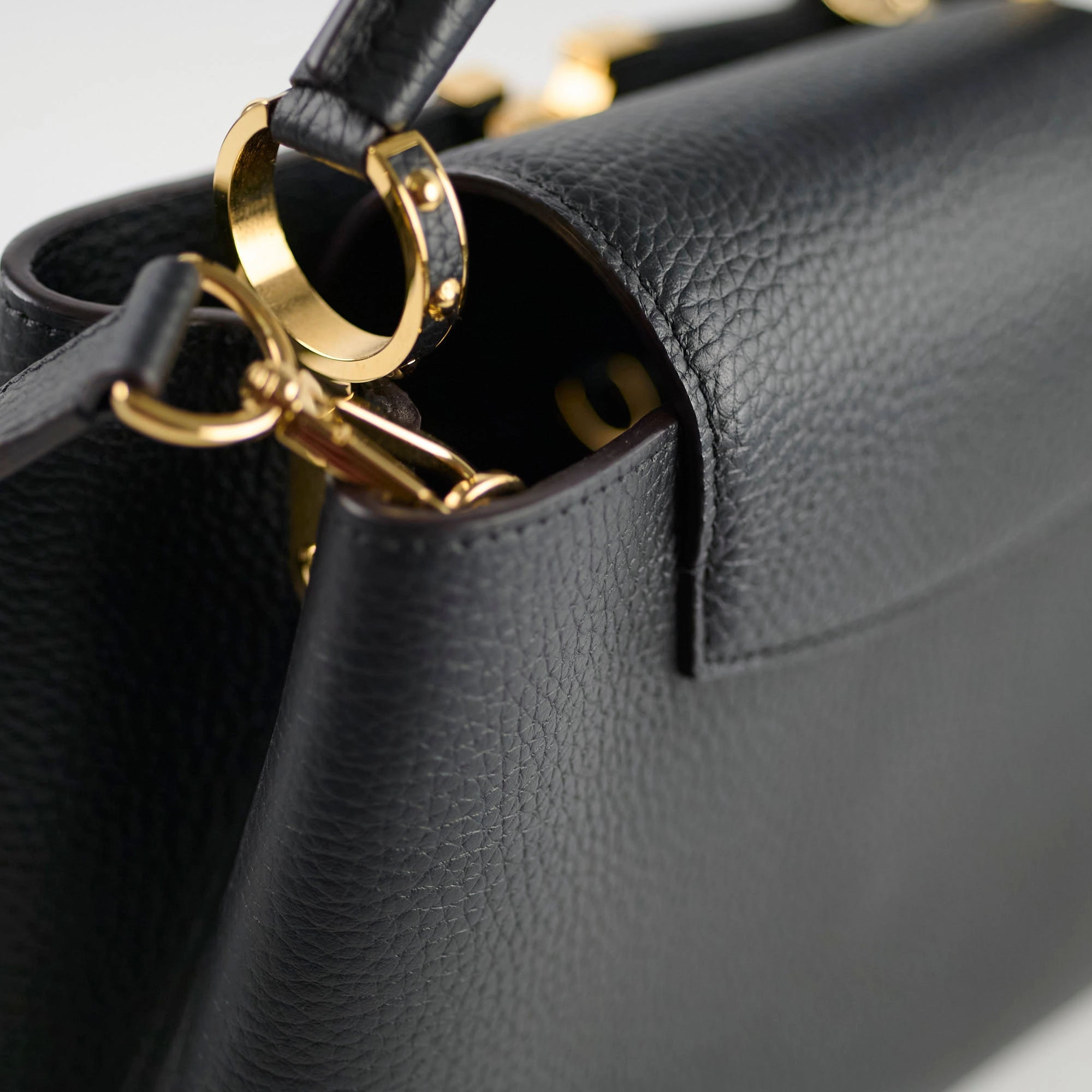 Louis Vuitton Capucines BB Black