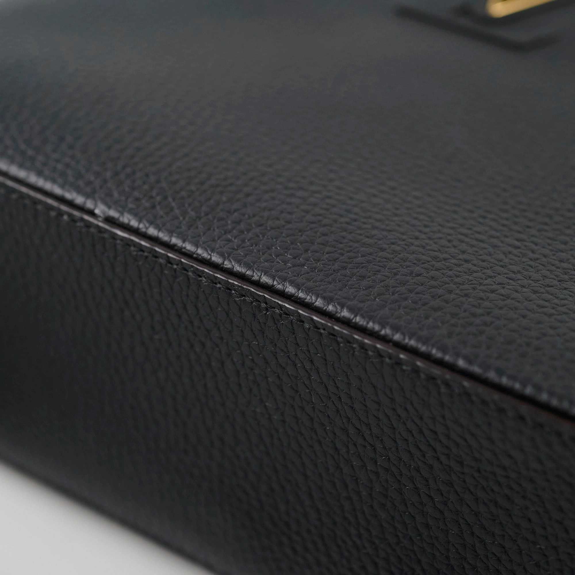 Louis Vuitton Capucines BB Black