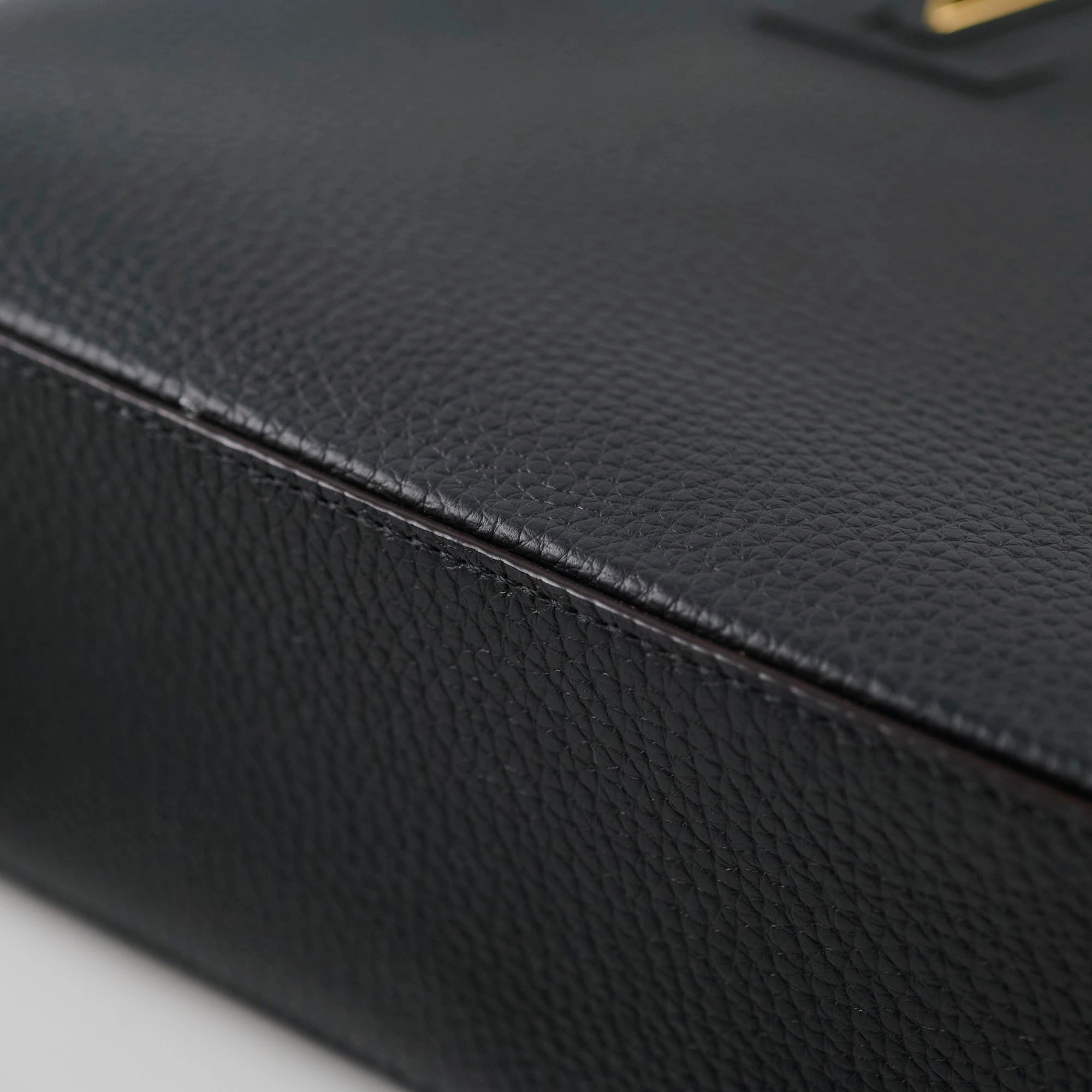 Louis Vuitton Capucines BB Black