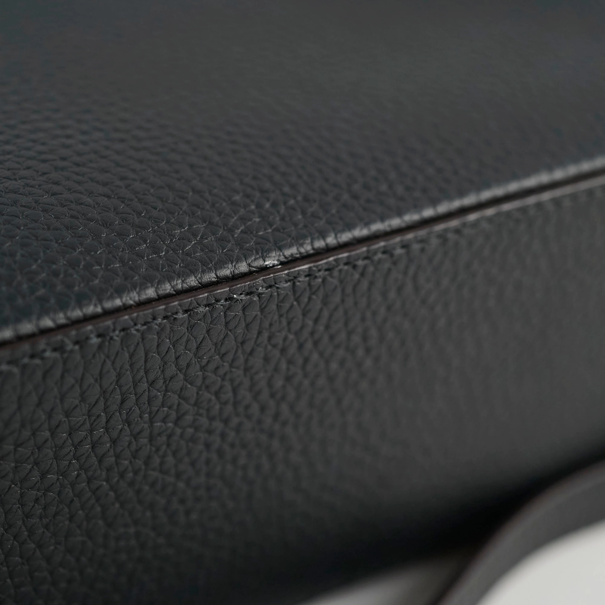 Louis Vuitton Capucines BB Black