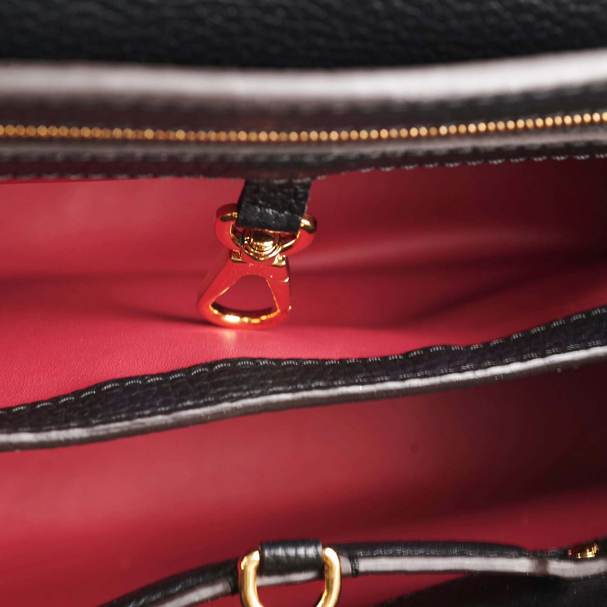 Louis Vuitton Capucines PM Black
