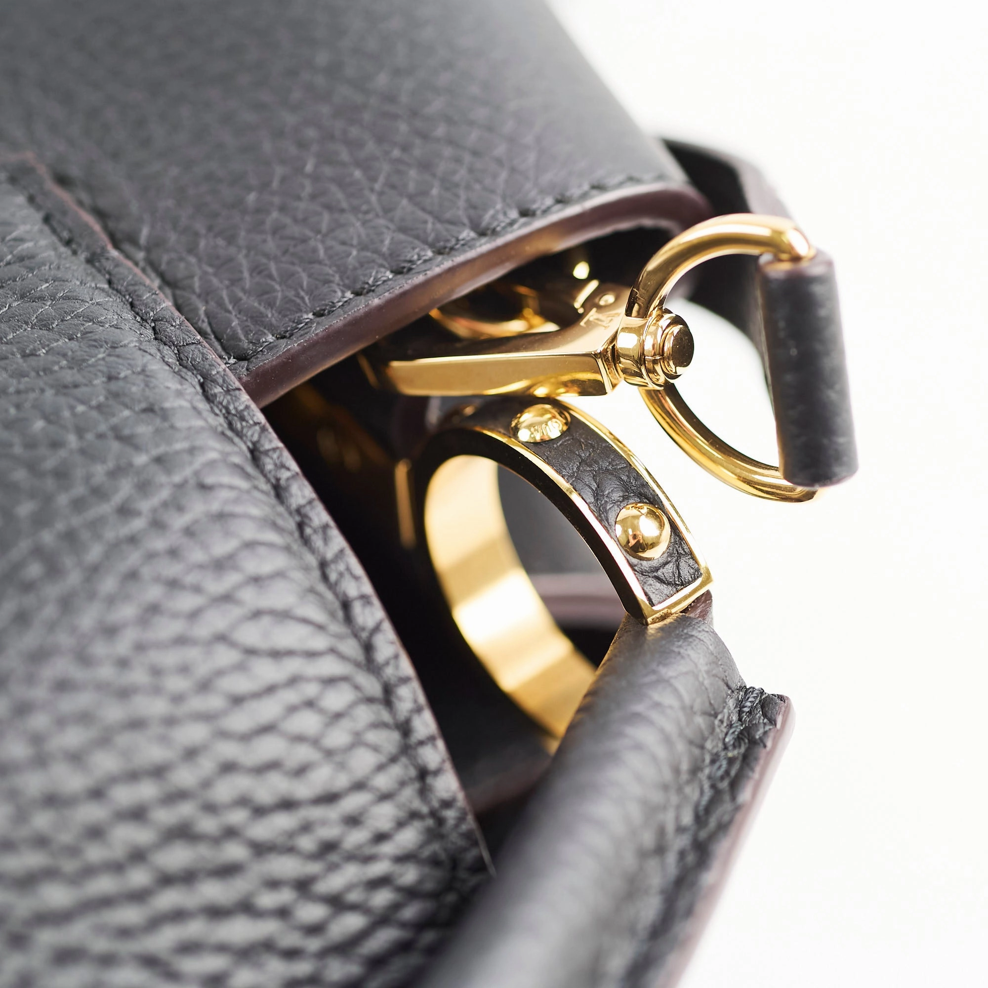 Louis Vuitton Capuucines BB Black