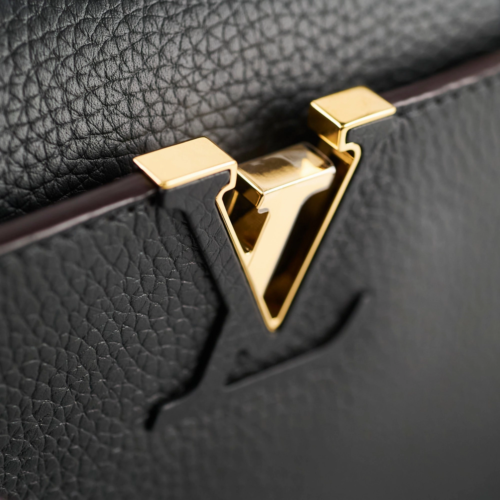 Louis Vuitton Capuucines BB Black