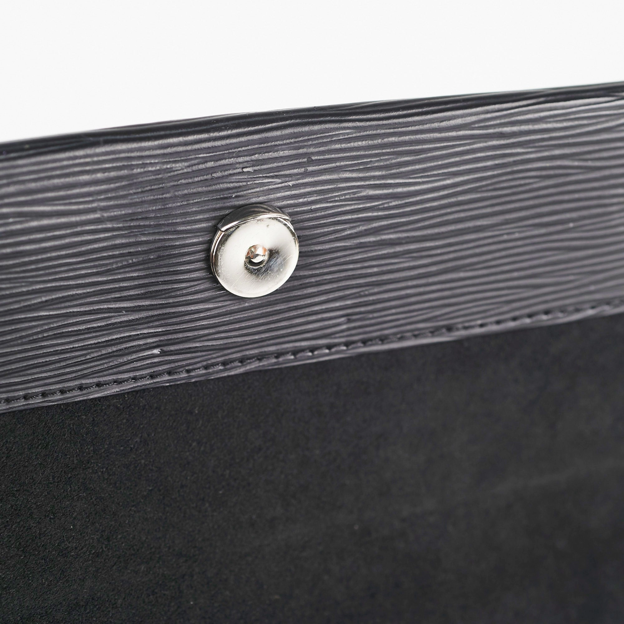 Louis Vuitton Cluny MM Epi Black Bag