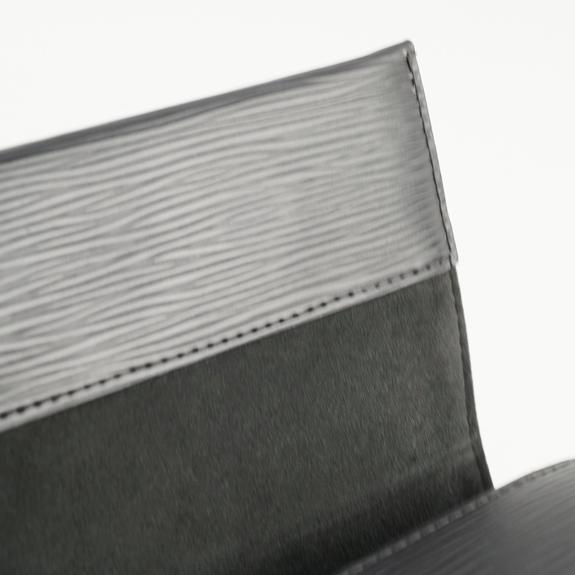 Louis Vuitton Cluny MM Epi Black Shoulder Bag