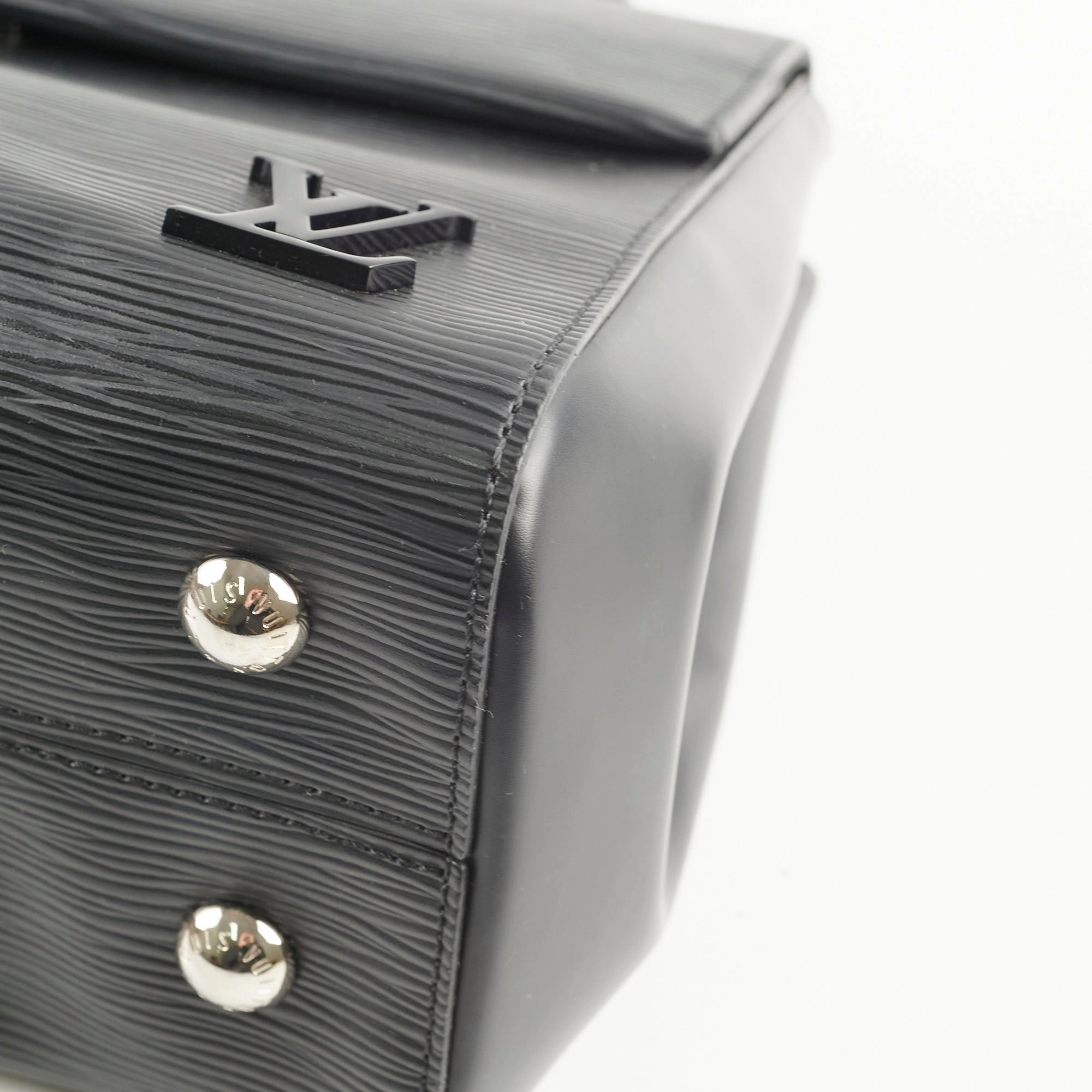 Louis Vuitton Cluny MM Epi Black Shoulder Bag