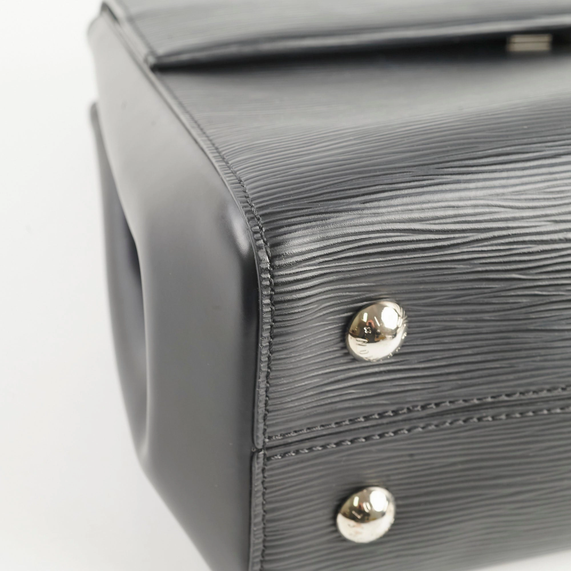 Louis Vuitton Cluny MM Epi Black Shoulder Bag