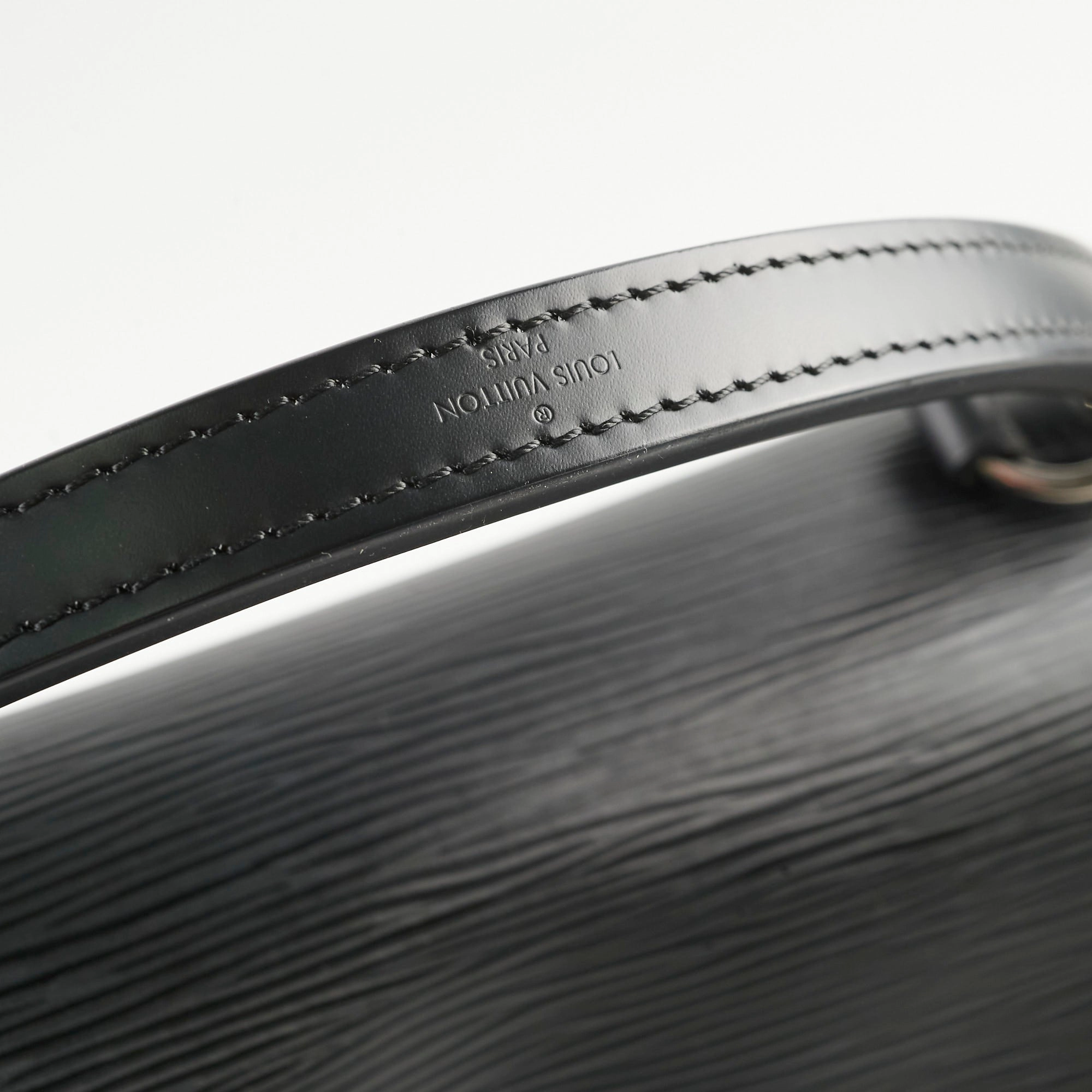 Louis Vuitton Cluny MM Epi Black Shoulder Bag