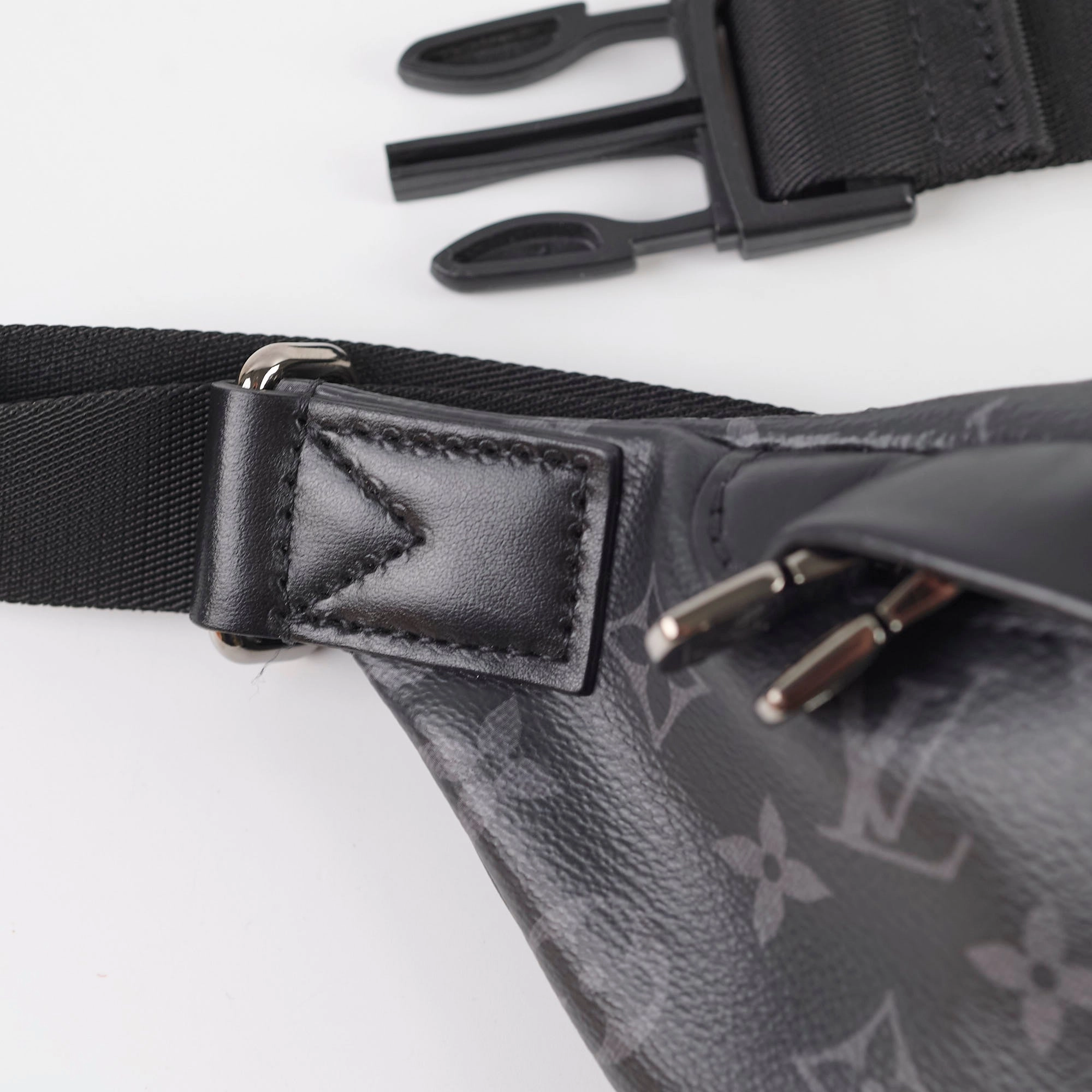 Louis Vuitton Discovery Bumbag PM Monogram Eclipse