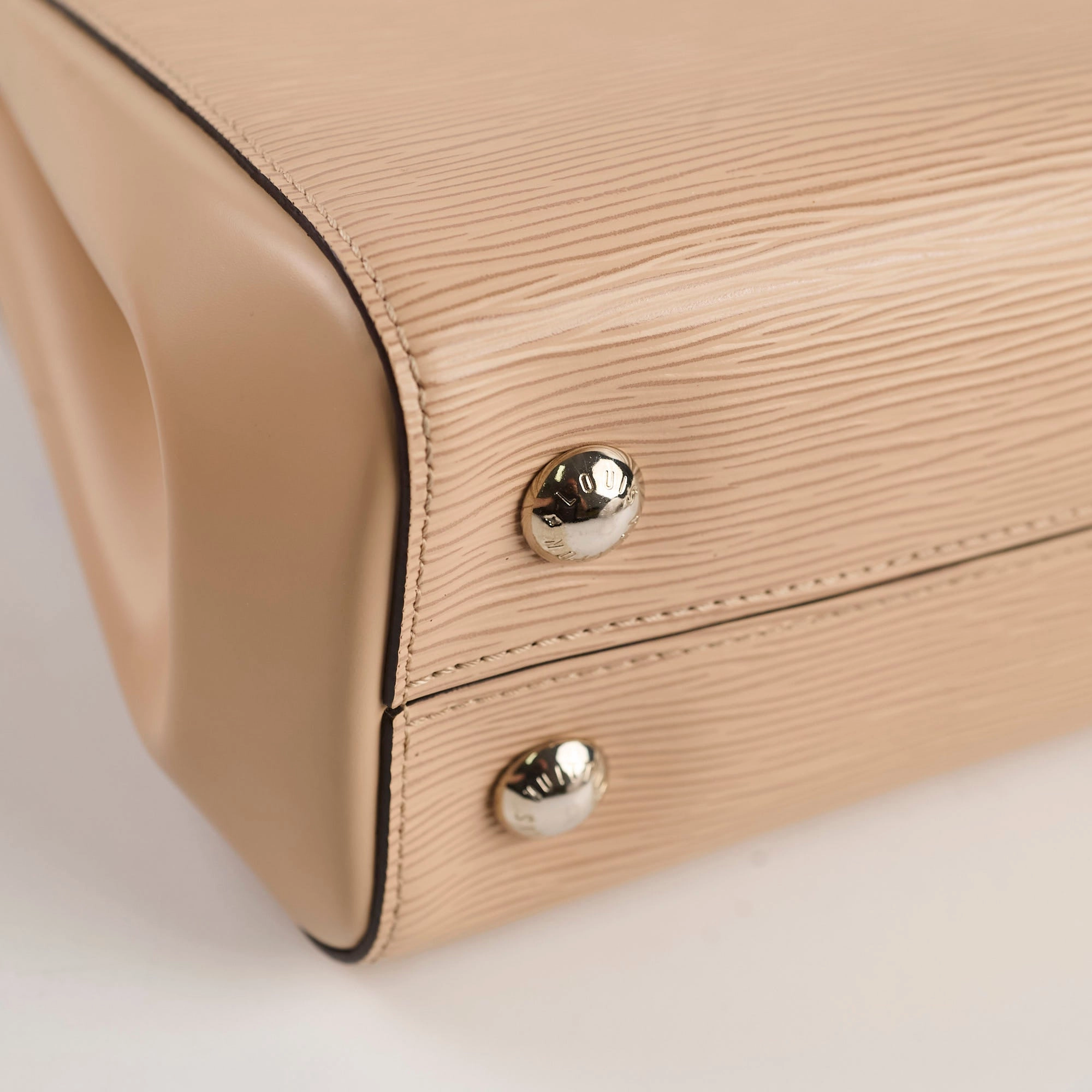 Louis Vuitton epi cluny BB beige