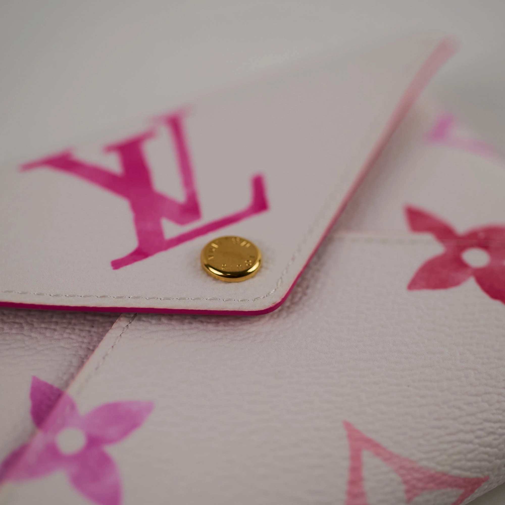 Louis Vuitton Kiragami Medium Pouch Pink/White
