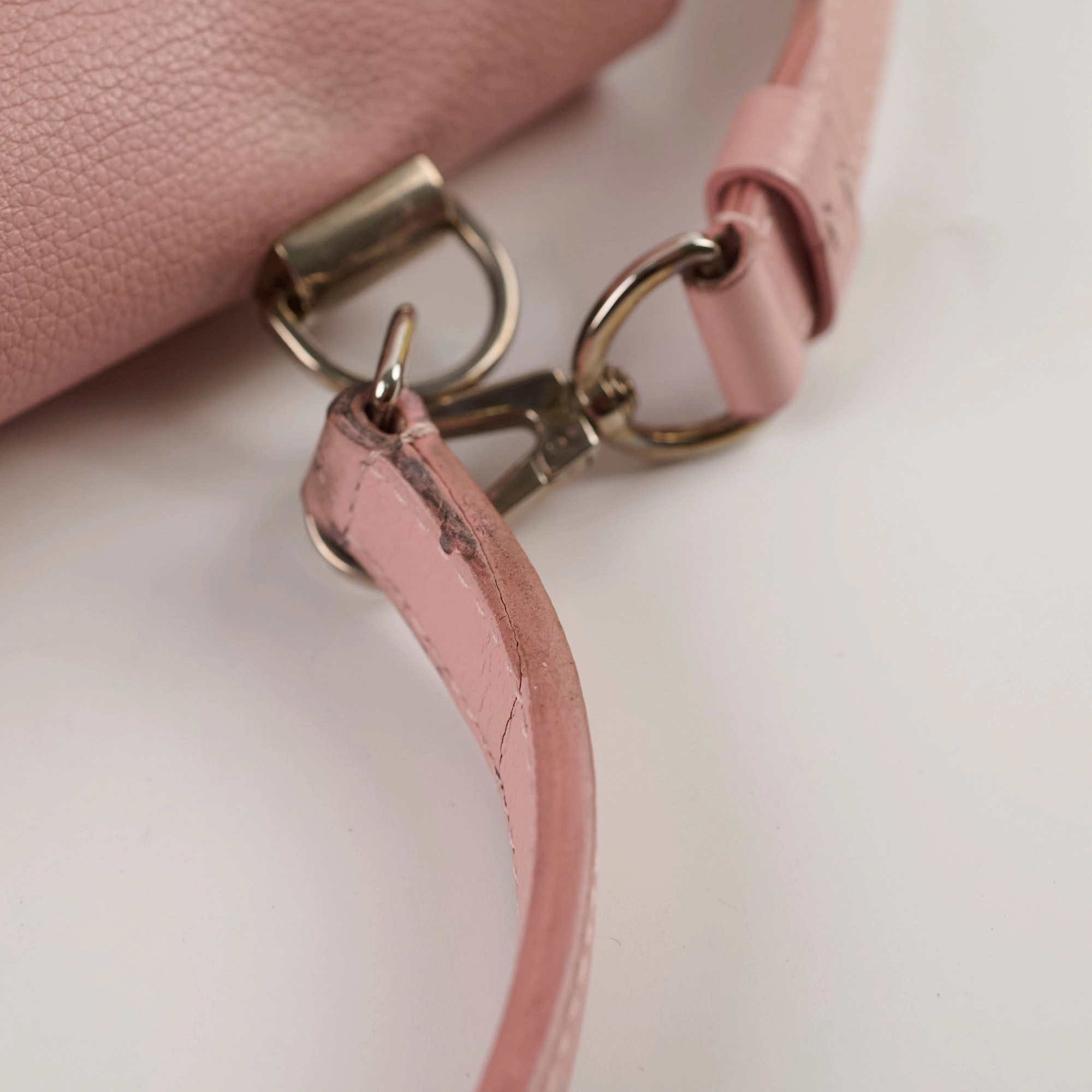 Louis Vuitton Lock Me Light Pink