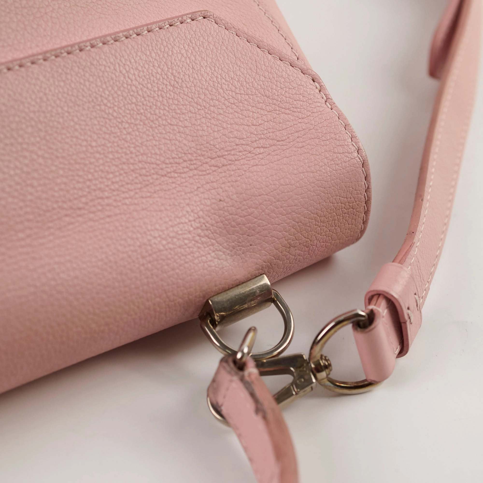 Louis Vuitton Lock Me Light Pink