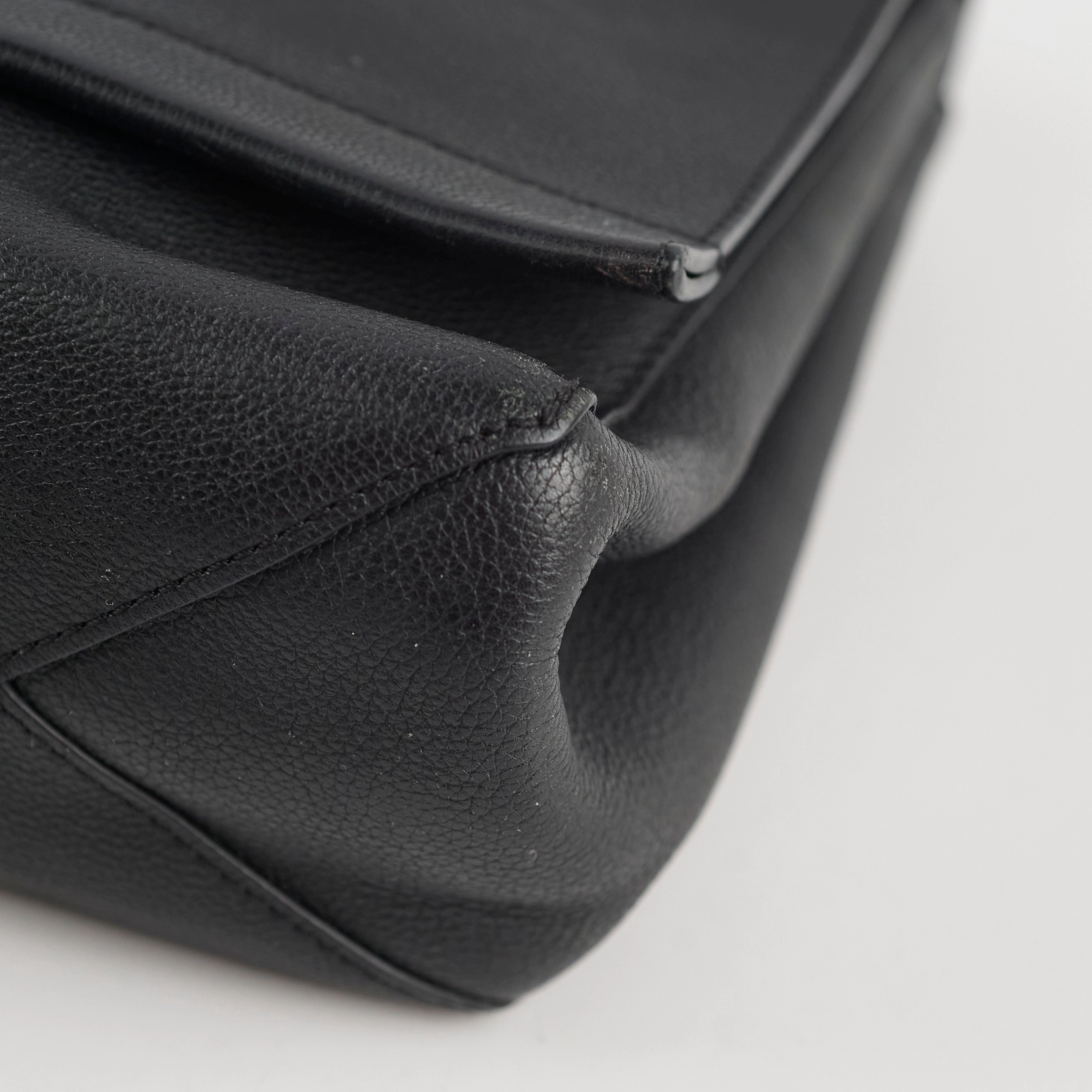 Louis Vuitton Lockme II Bag Black