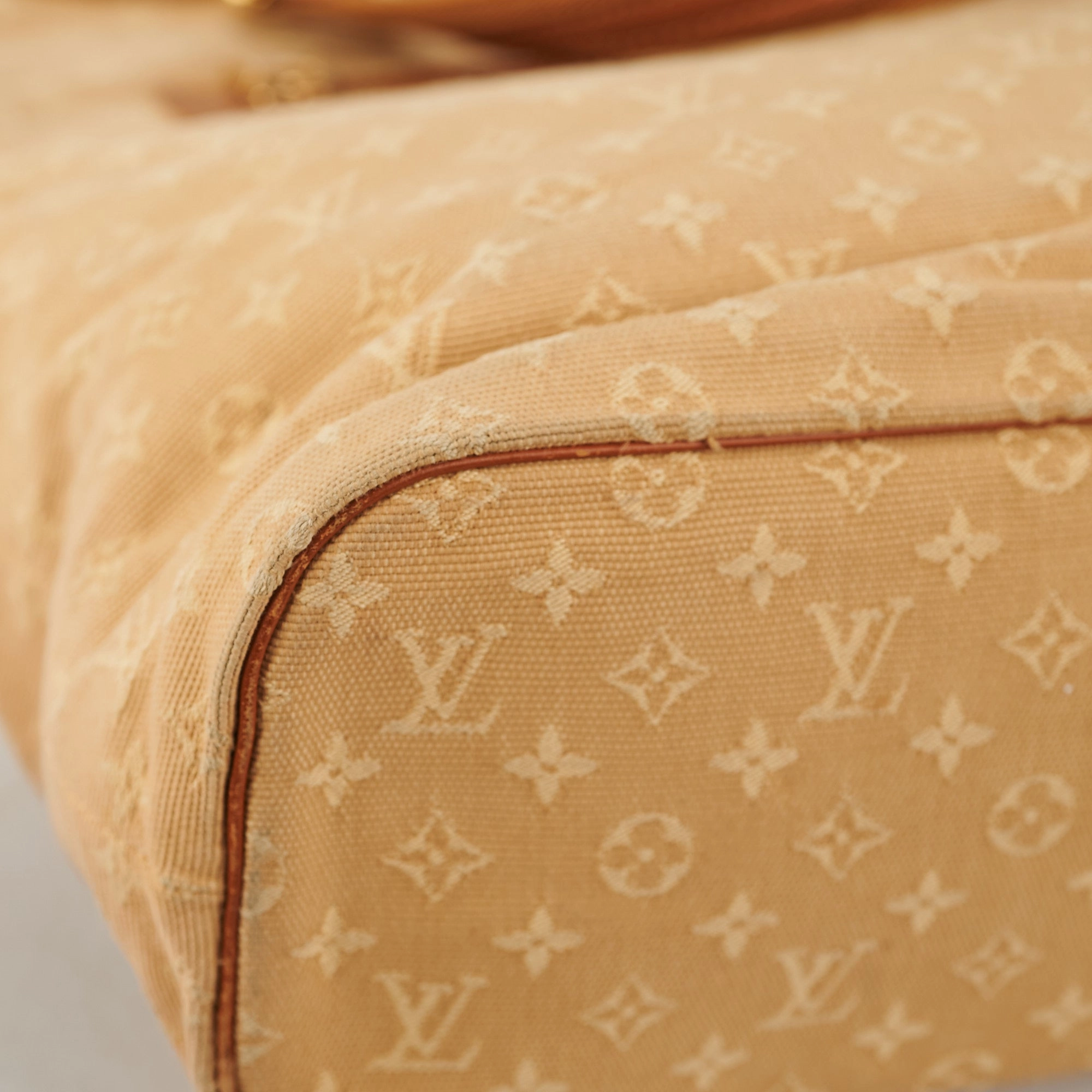 Louis Vuitton Mini Lin Lucille Beige