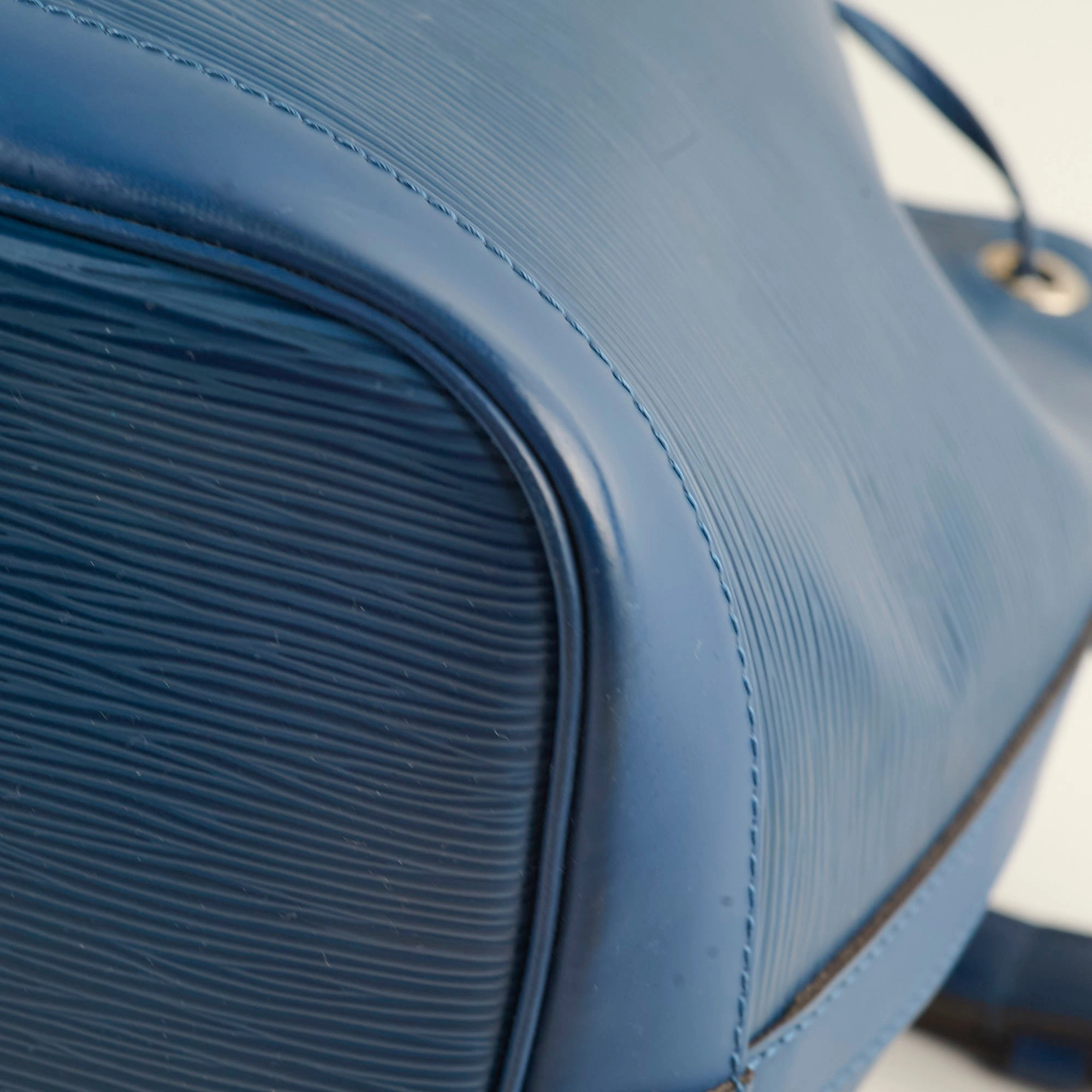 Louis Vuitton Neo Noe Epi Blue