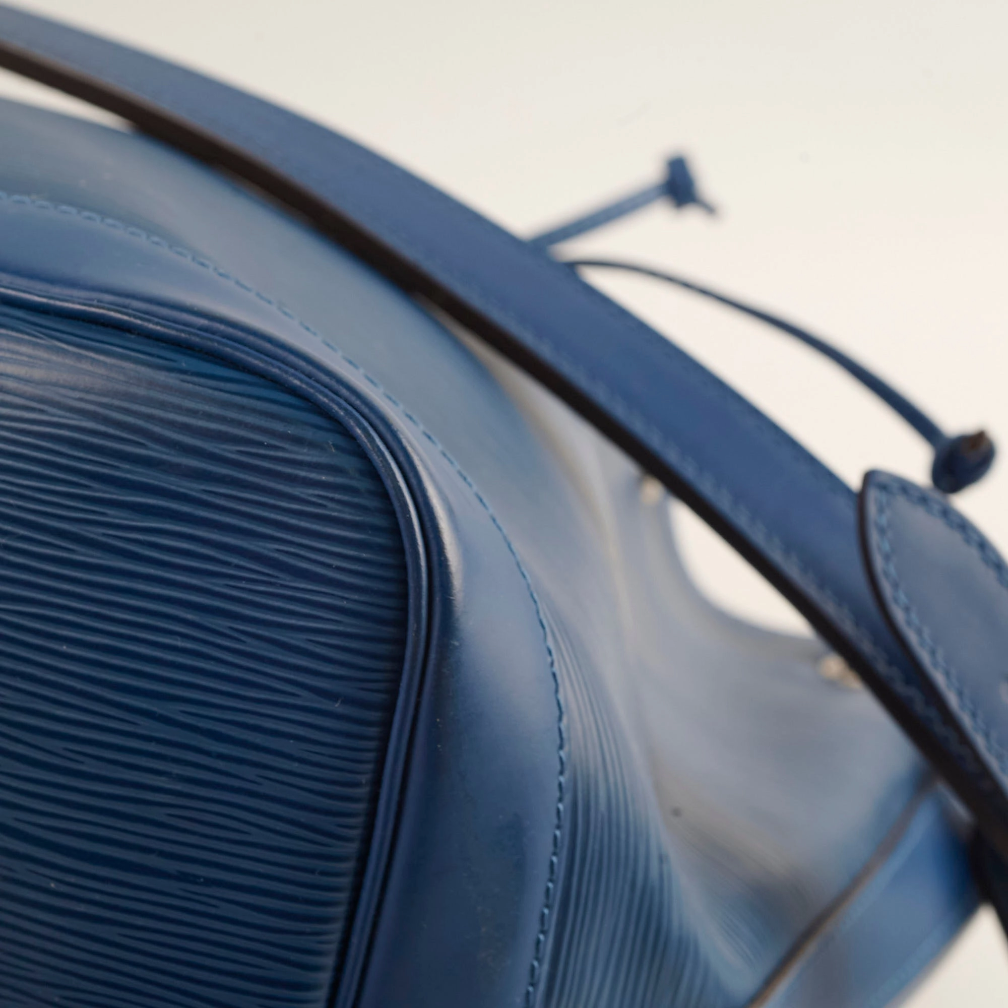 Louis Vuitton Neo Noe Epi Blue