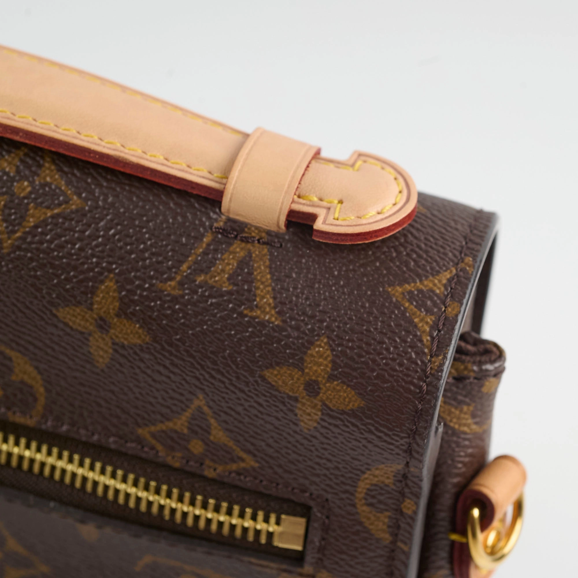 Louis Vuitton Pochette Metis Monogram