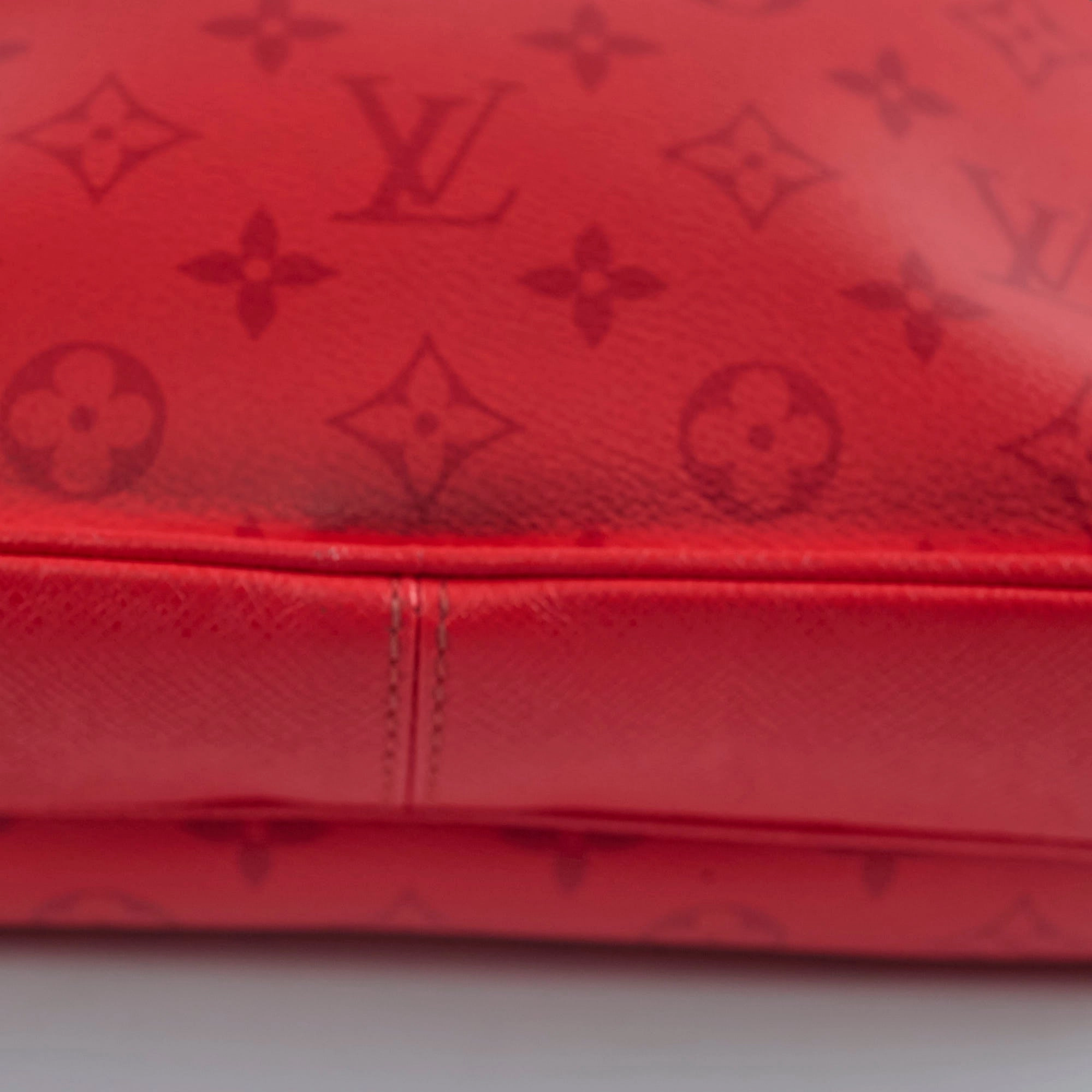 Louis Vuitton Taigarama Men's Messenger Bag Red