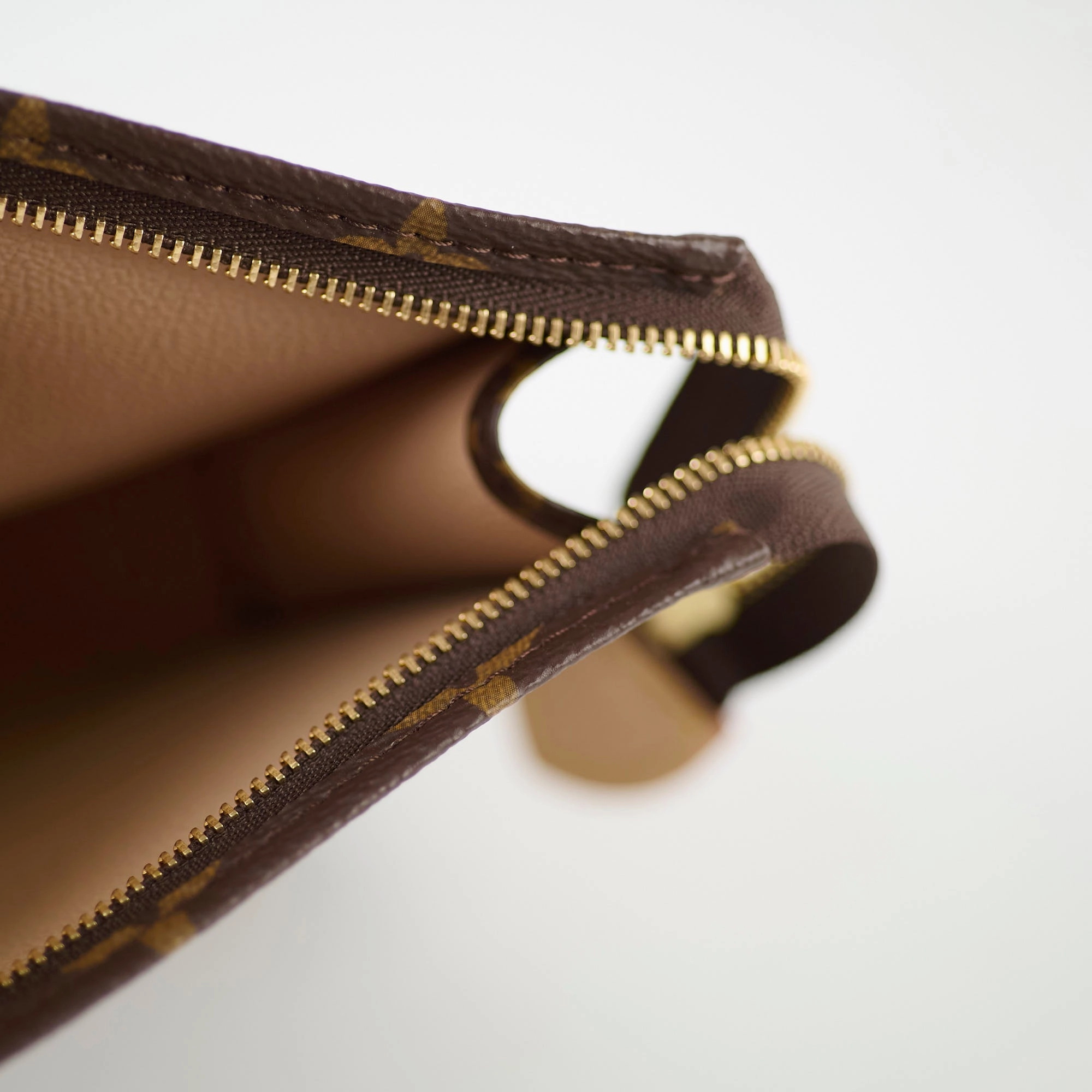 Louis Vuitton toiletry 19 monogram Pouch Clutch
