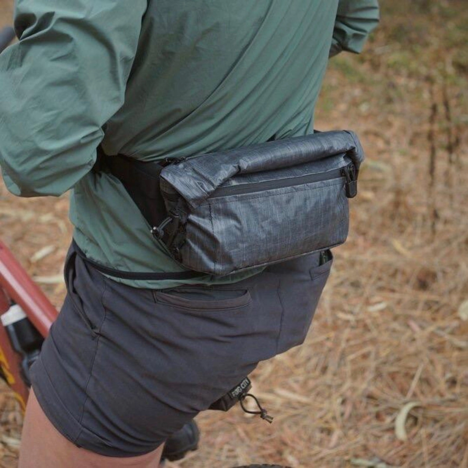 OUTER SHELL Hip Slinger
