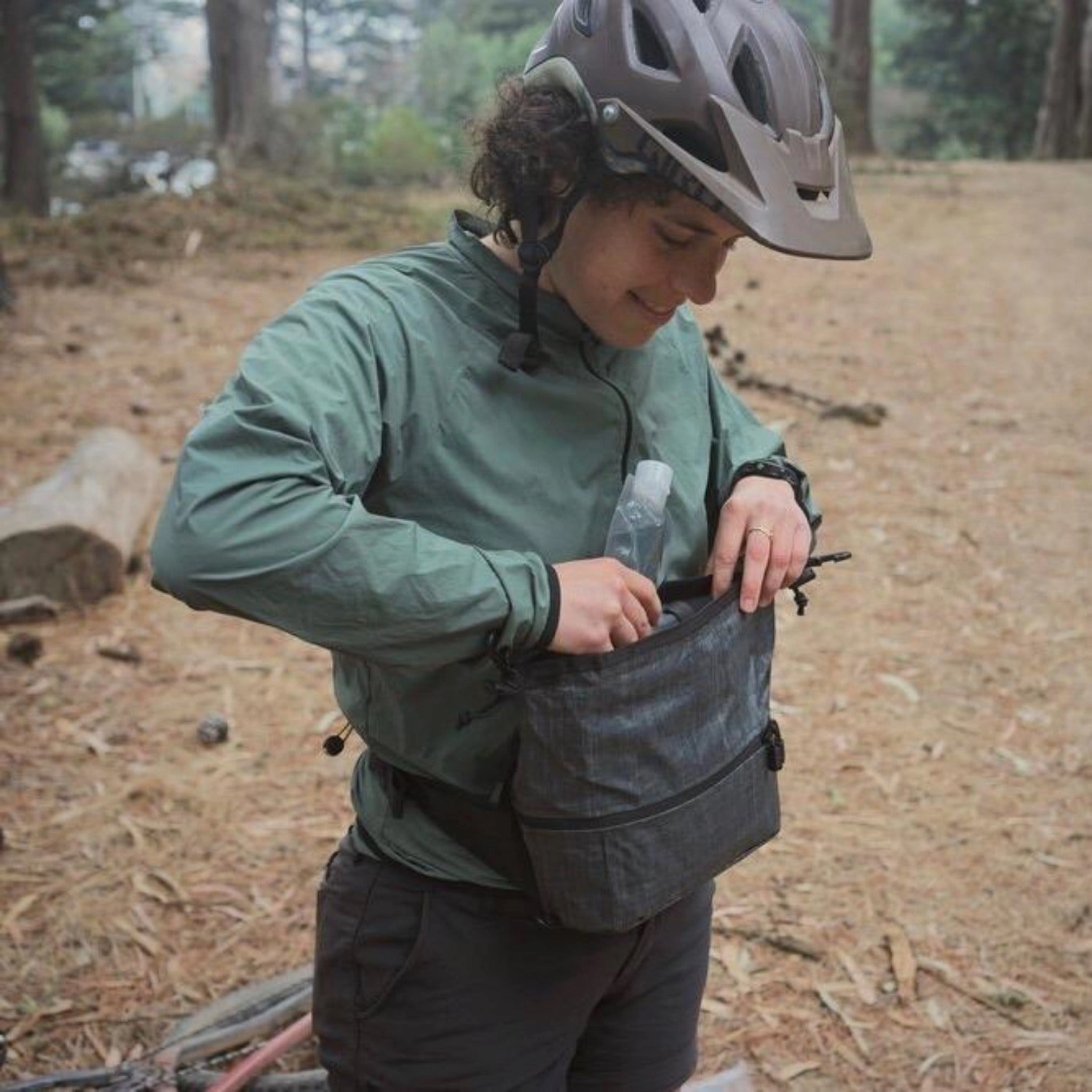 OUTER SHELL Hip Slinger