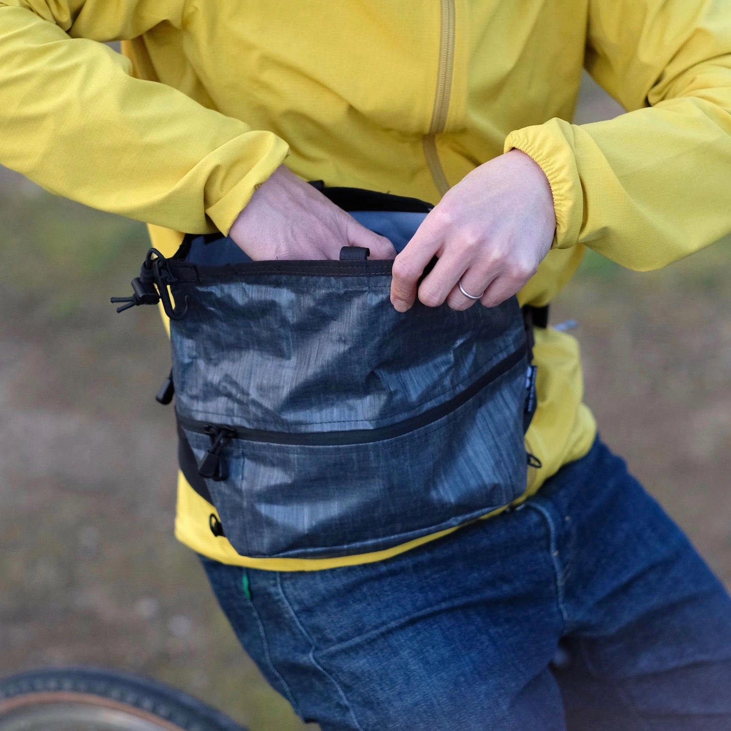 OUTER SHELL Hip Slinger
