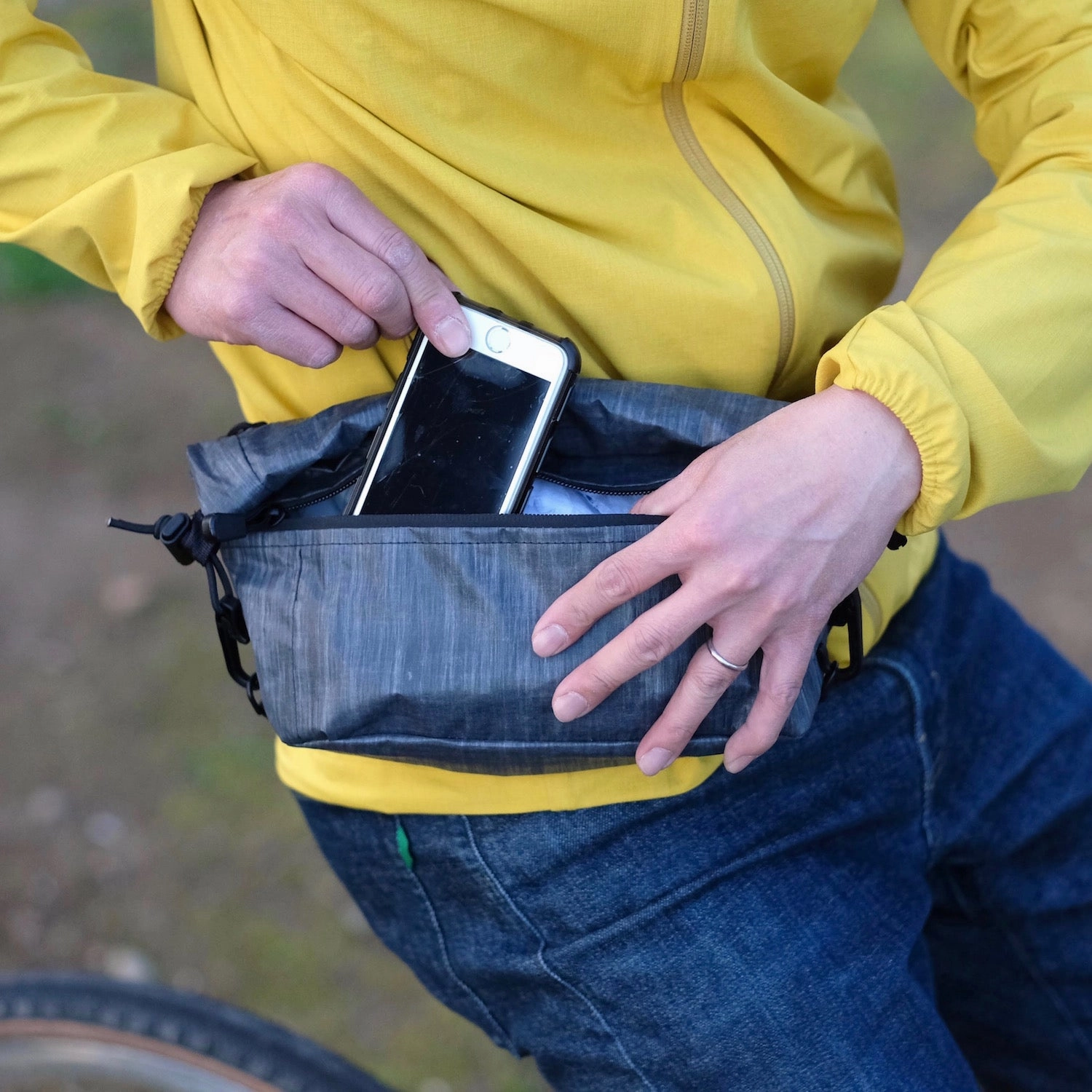OUTER SHELL Hip Slinger
