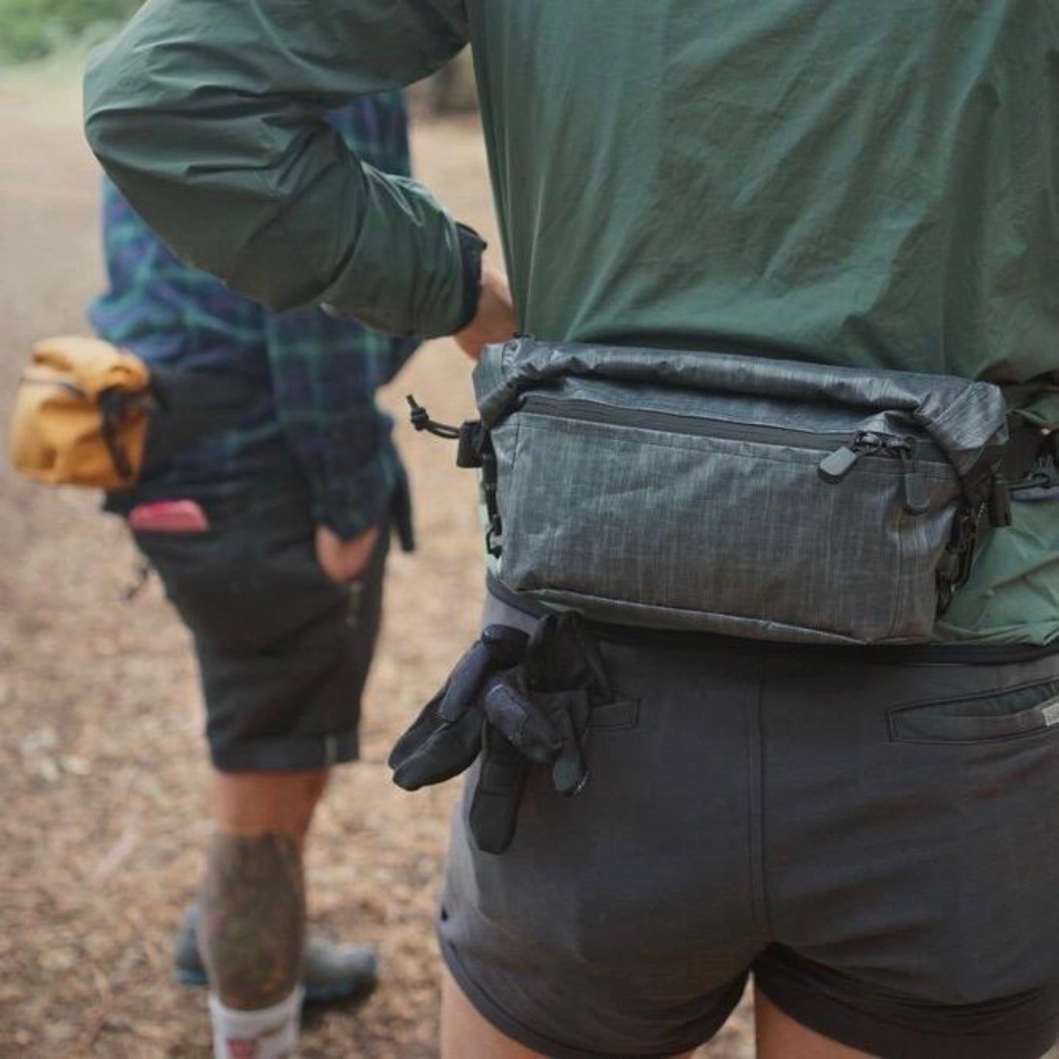 OUTER SHELL Hip Slinger