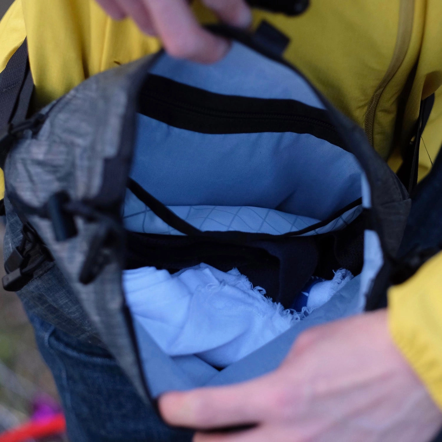 OUTER SHELL Hip Slinger