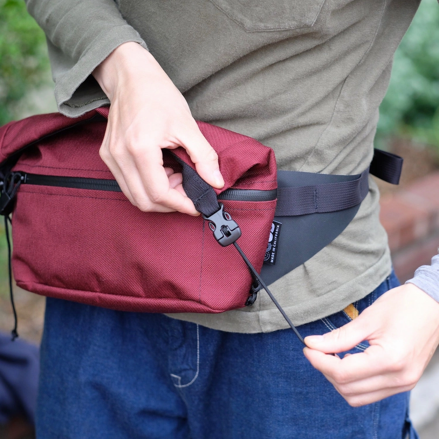 OUTER SHELL Hip Slinger