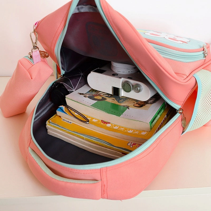 Primary school students' back protection and load-reducing breathable backpack