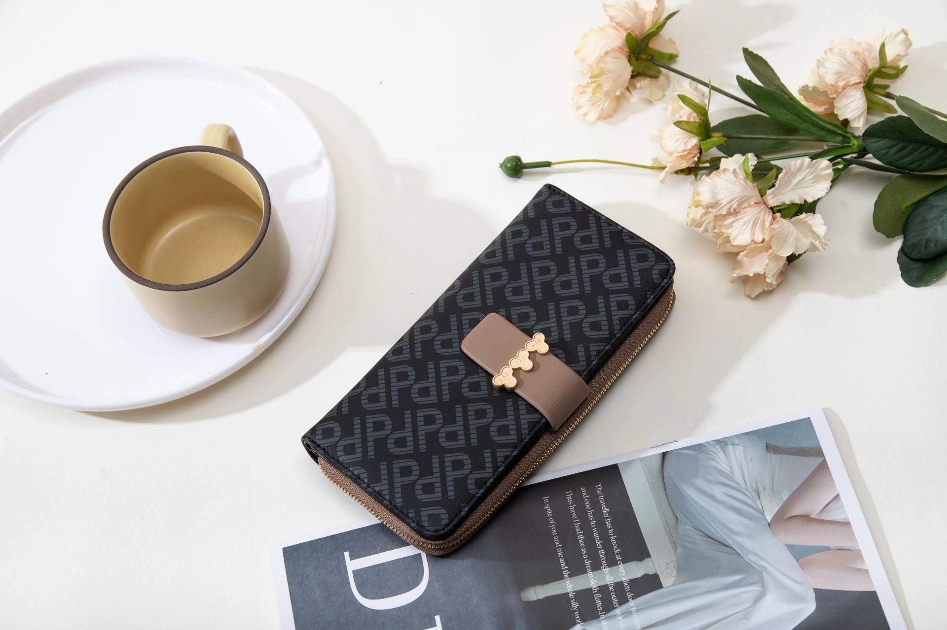 Printed letter buckle folding hand zipper bag