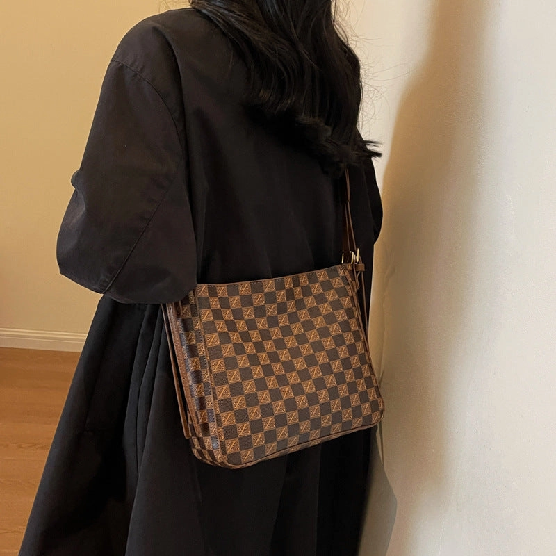 Printed letter wide shoulder strap tote bag