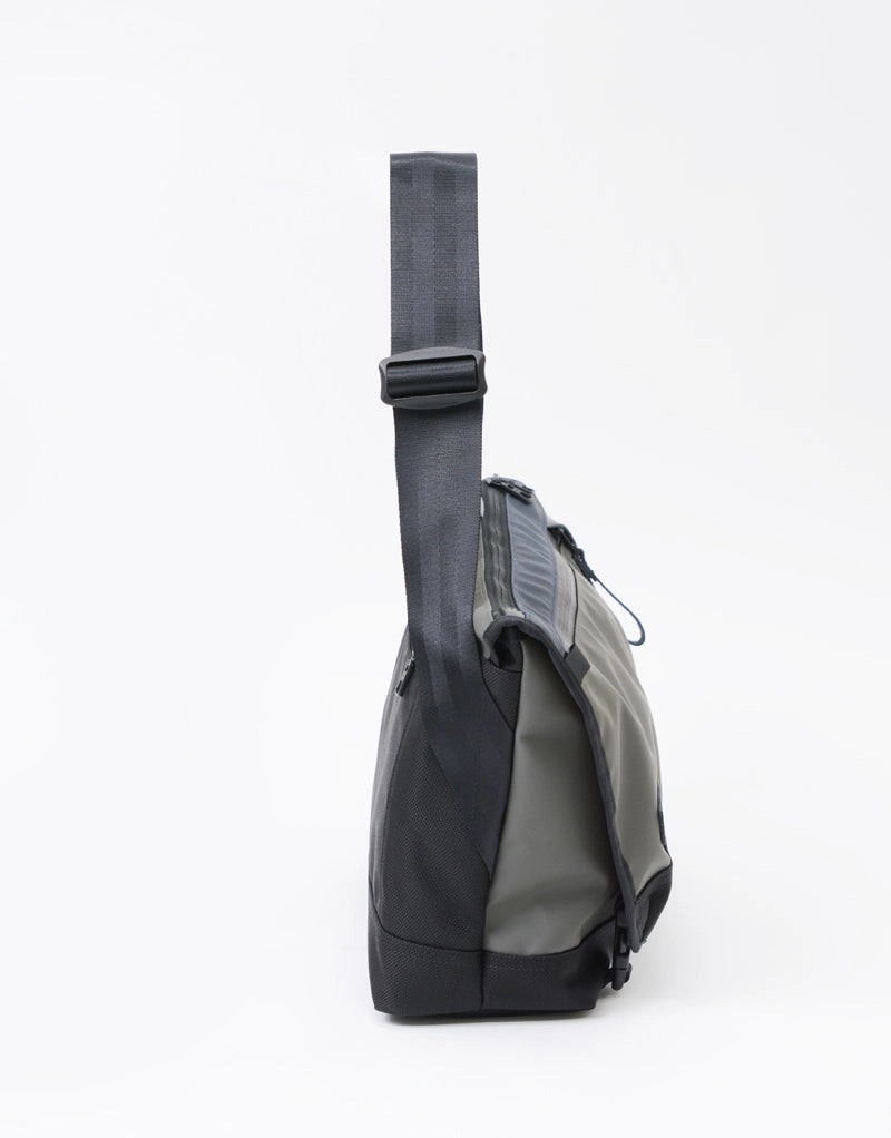 Slick Messenger Bag No.02487