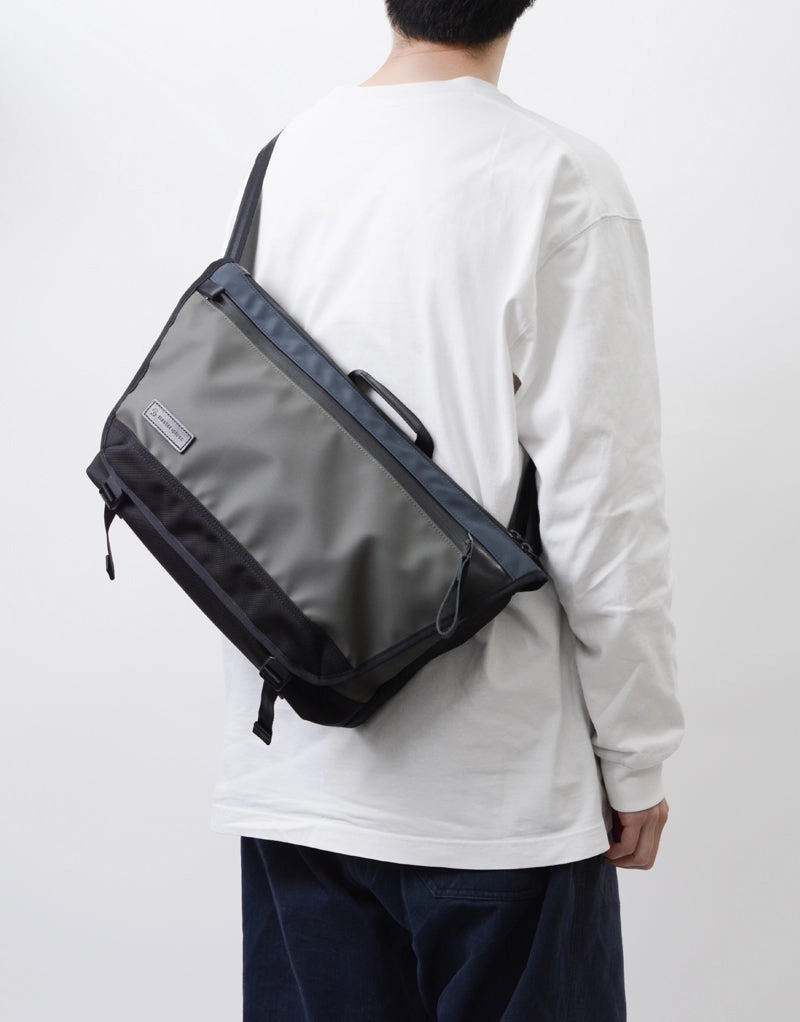 Slick Messenger Bag No.02487