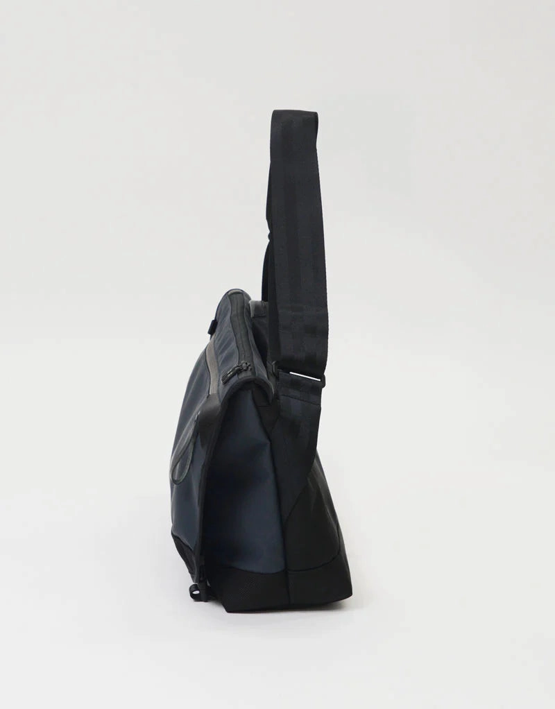 Slick Messenger Bag No.02487