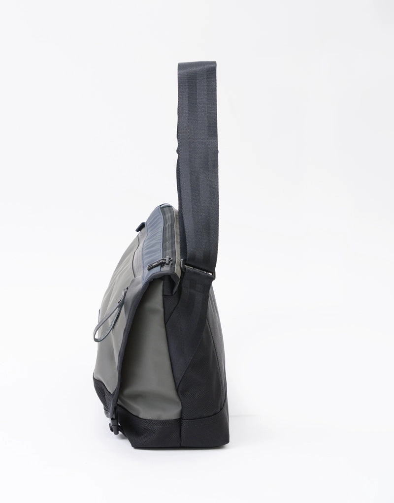 Slick Messenger Bag No.02487