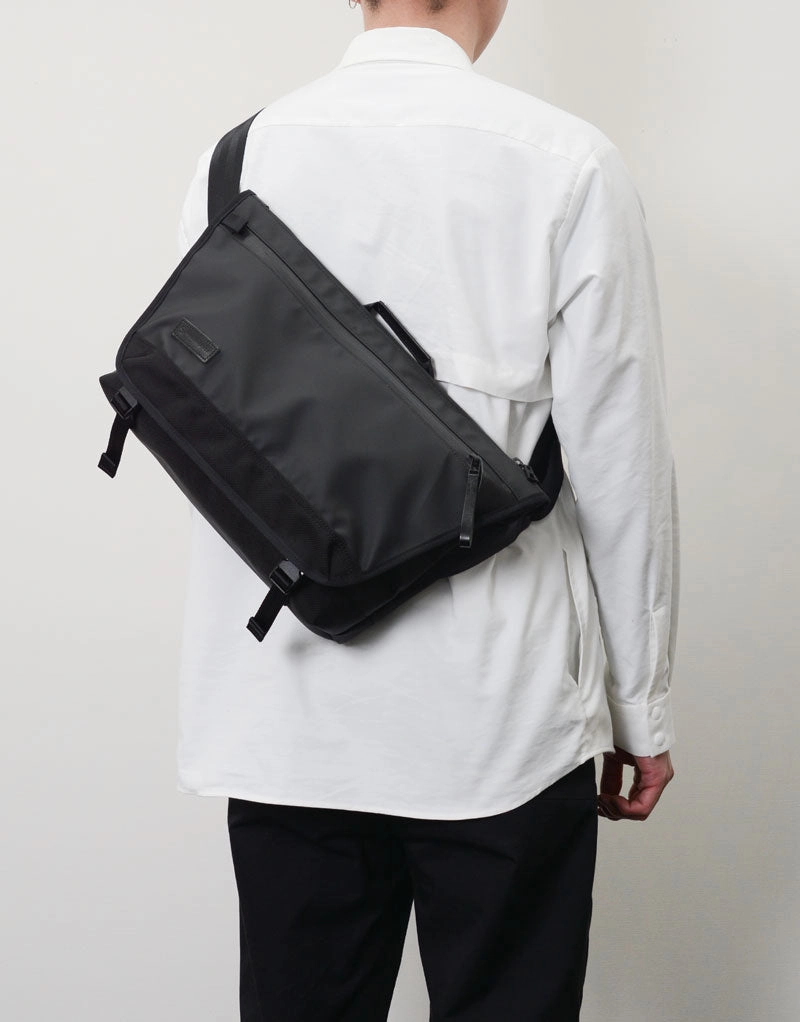 Slick Messenger Bag No.02487