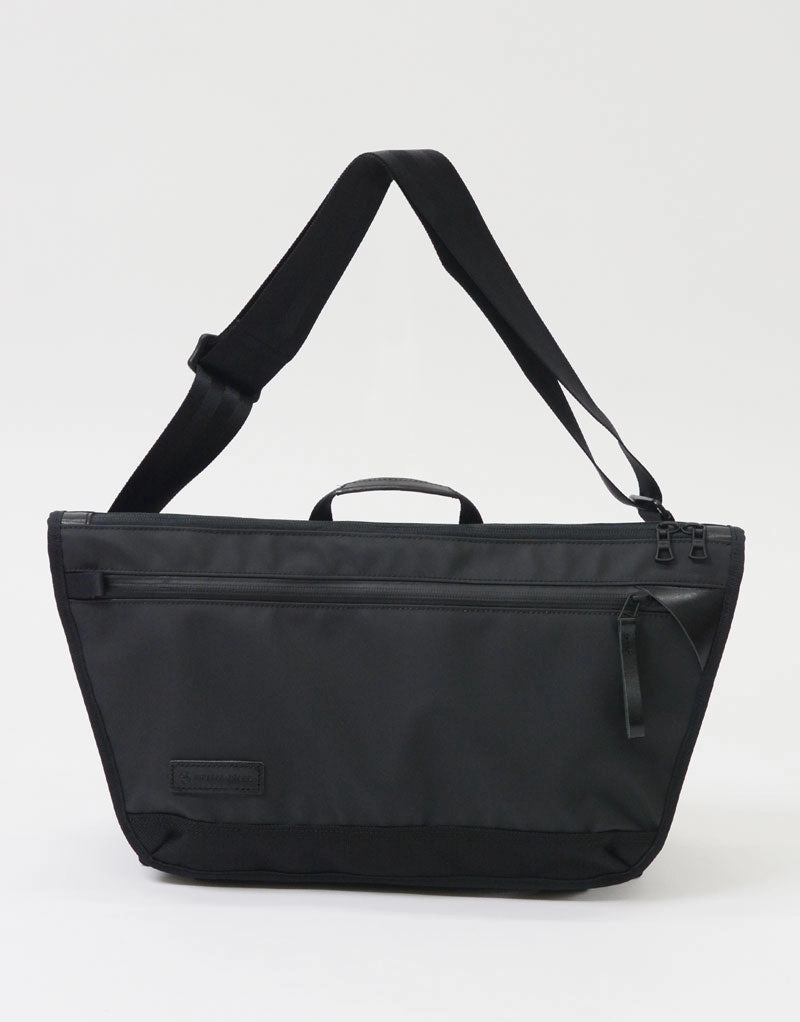 Slick Messenger Bag No.02487