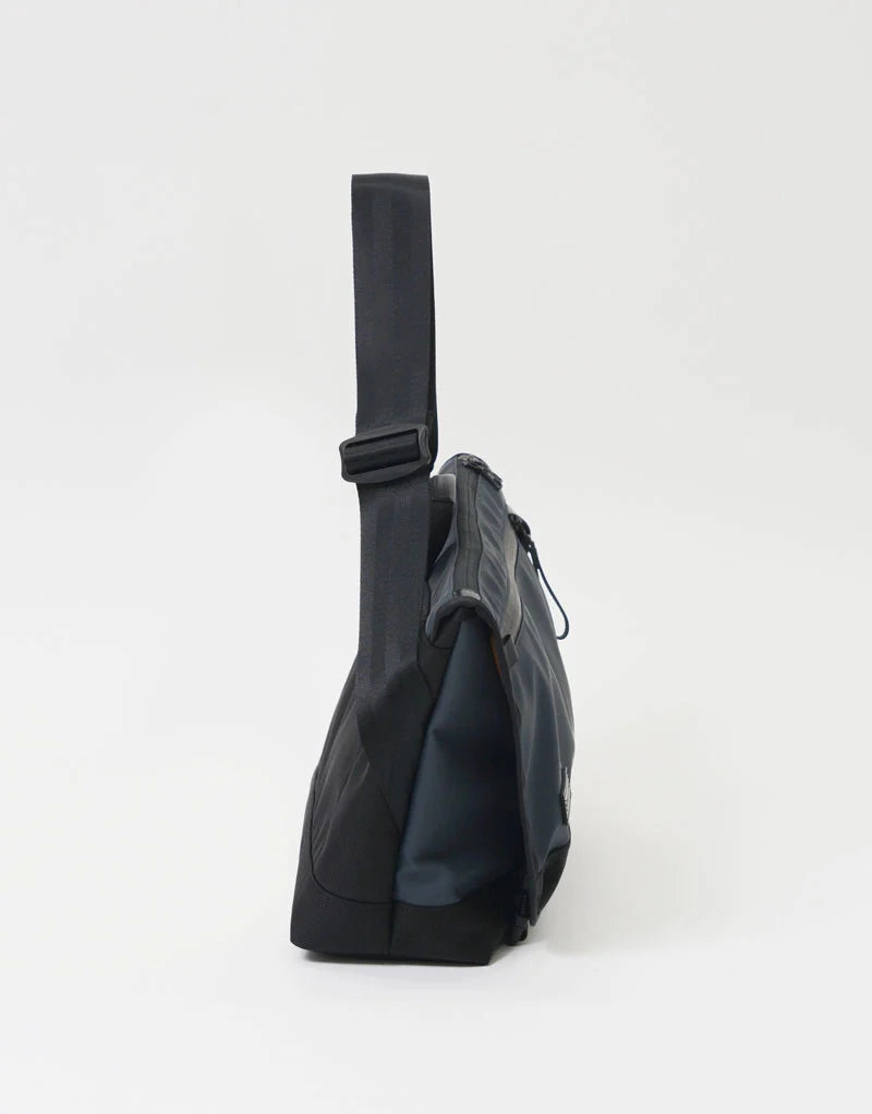 Slick Messenger Bag No.02487