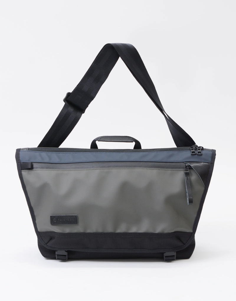 Slick Messenger Bag No.02487