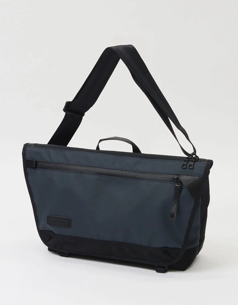 Slick Messenger Bag No.02487