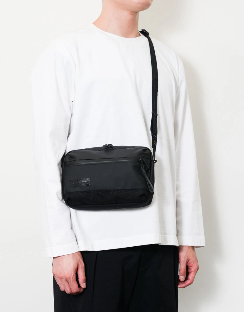 Slick Shoulder Bag No.02486