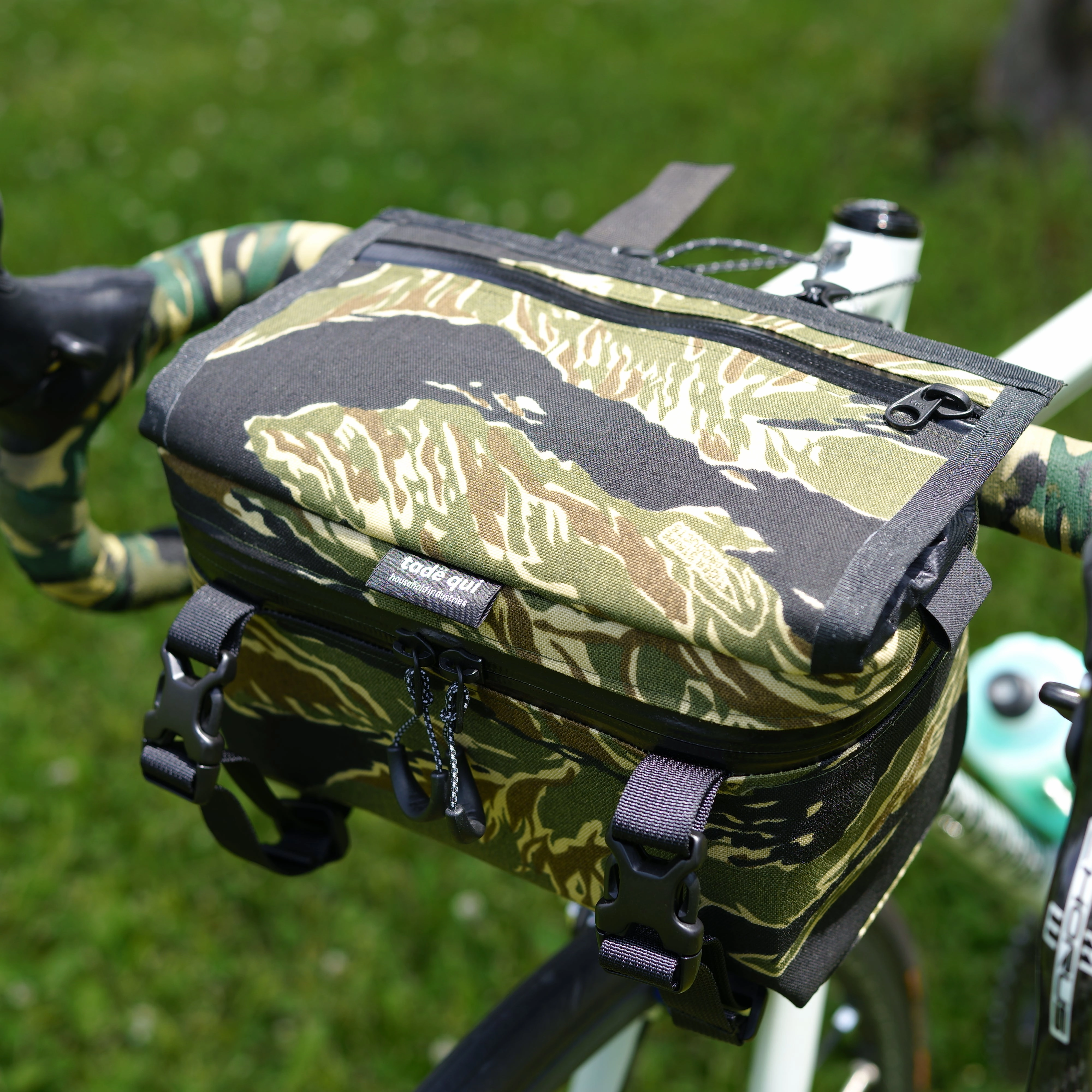 TADE QUI Cunningham Camera Bag