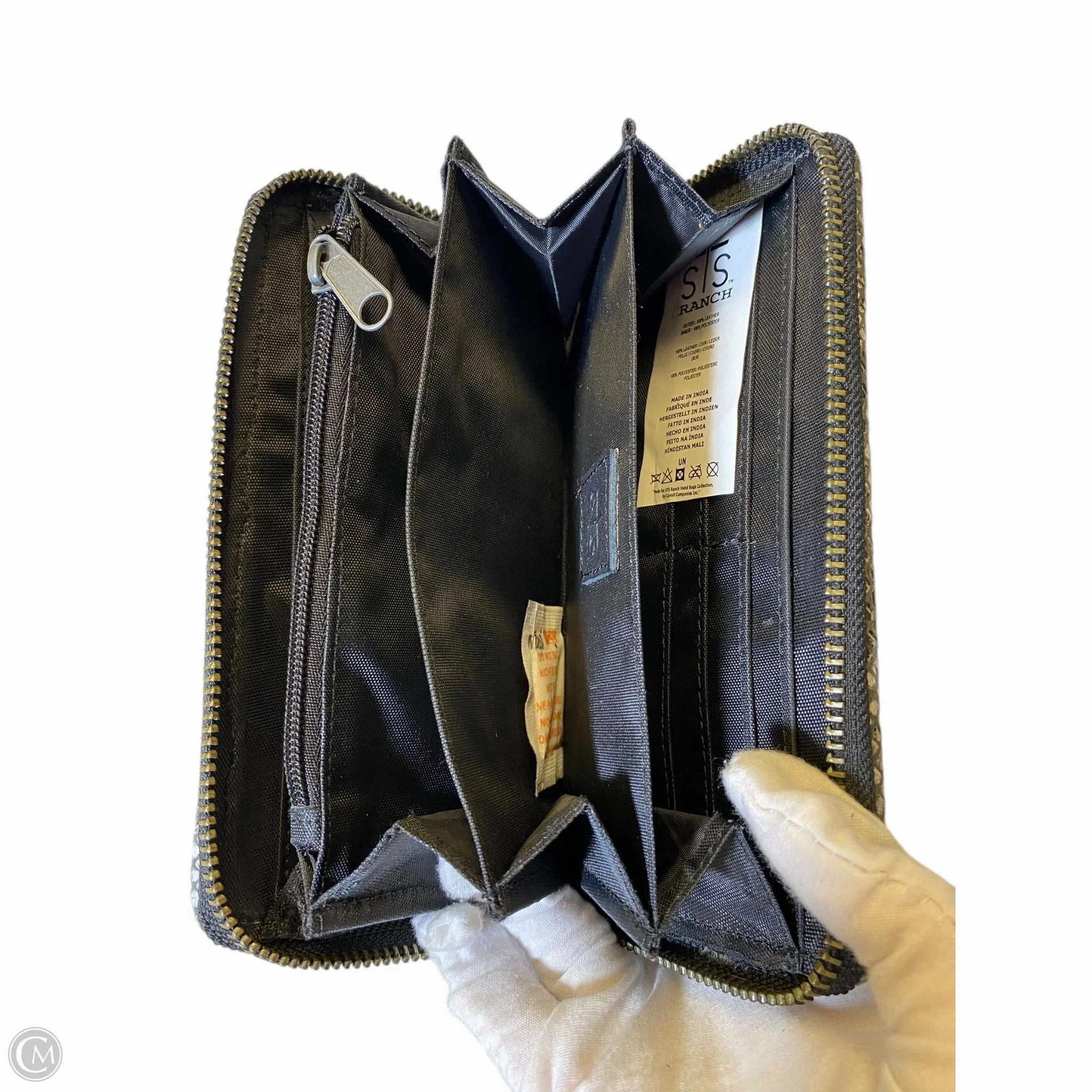 Wallet By Clothes Mentor, Size: Large
