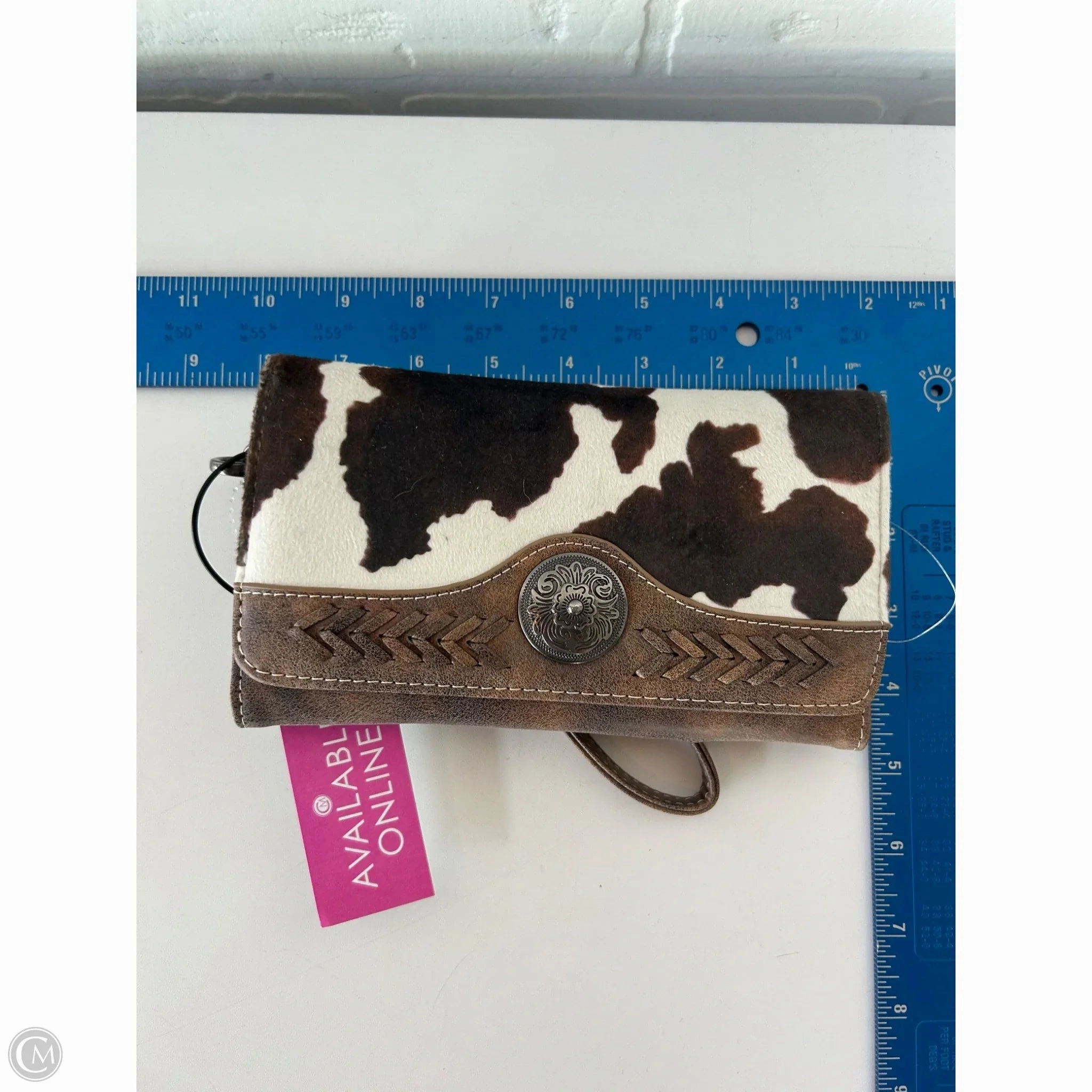 Wallet By Clothes Mentor, Size: Medium