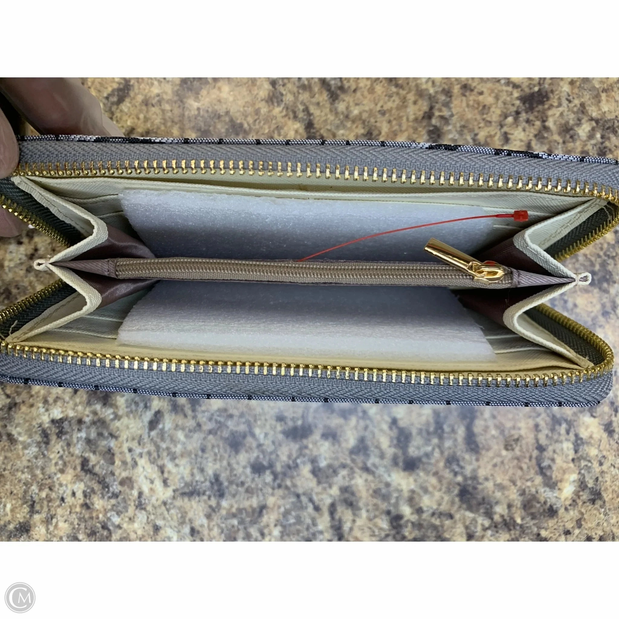 Wallet By Clothes Mentor, Size: Medium