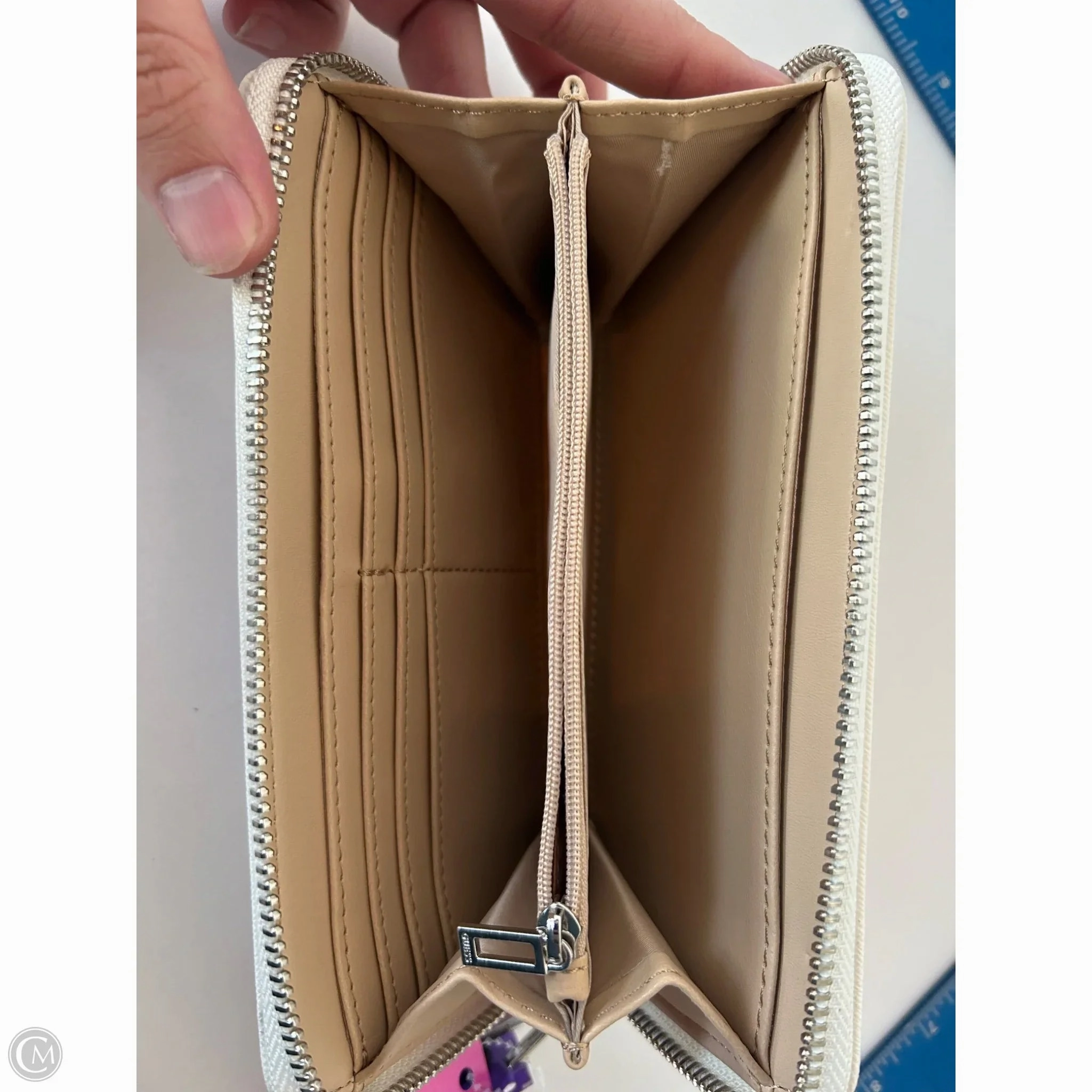 Wallet By Guess, Size: Large